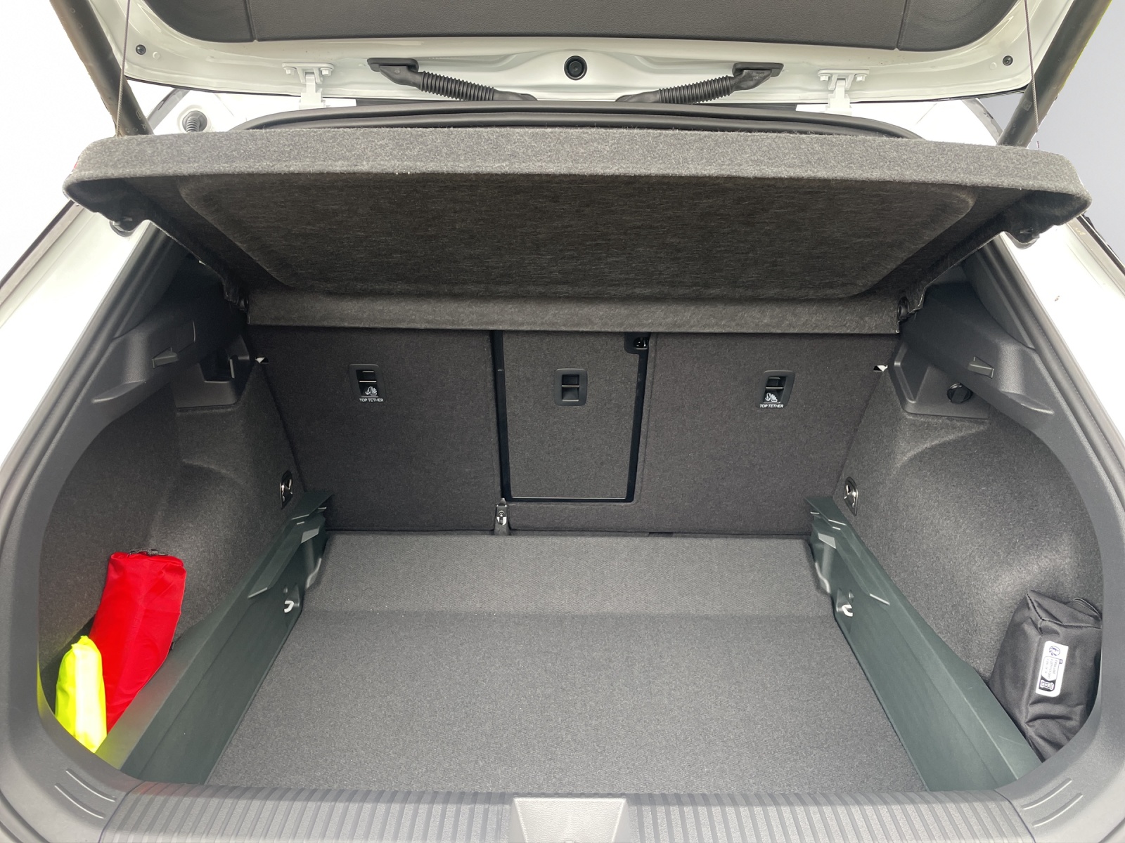 VW T-Roc 1.5 eTSI mHEV R-Line DSG-image-18