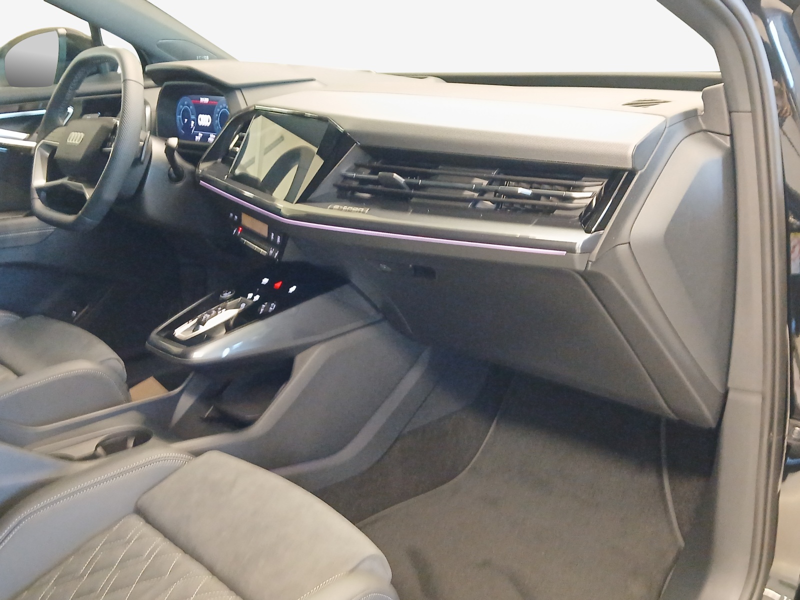 AUDI Q4 e-tron 45 Attraction quattro-image-13