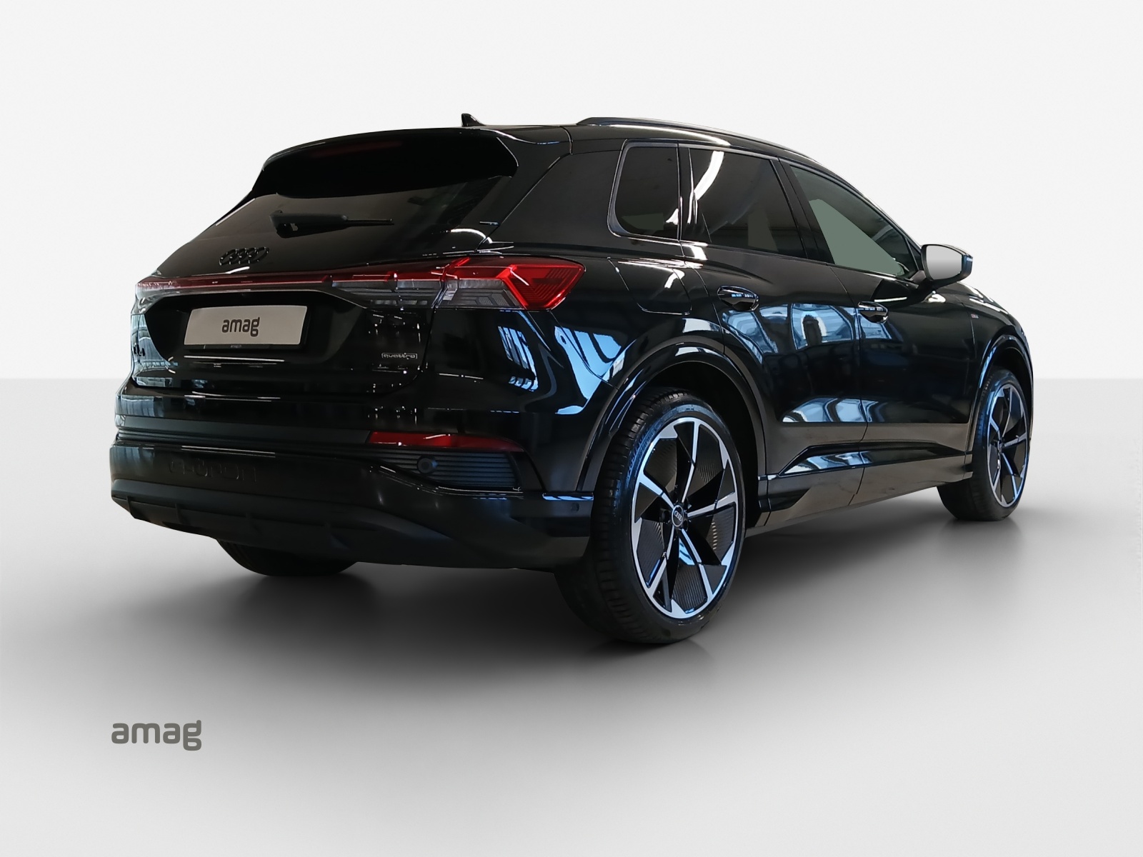 AUDI Q4 e-tron 45 Attraction quattro-image-4