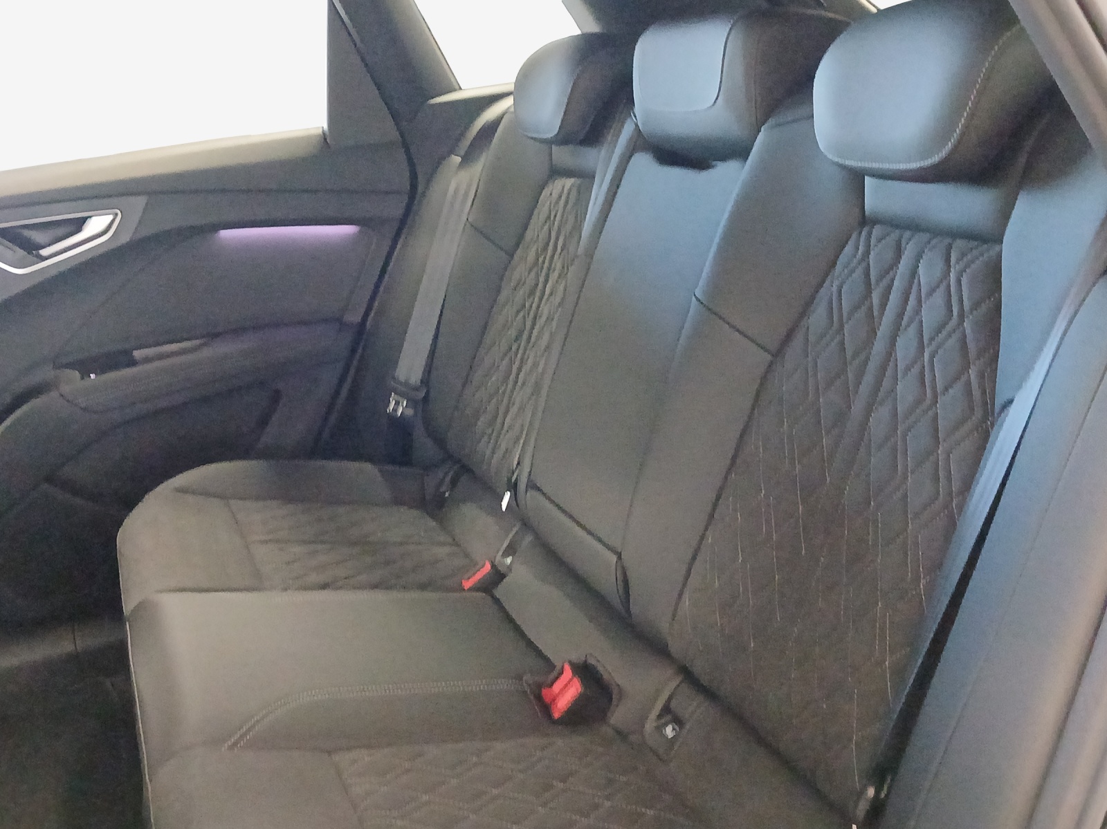 AUDI Q4 e-tron 45 Attraction quattro-image-11