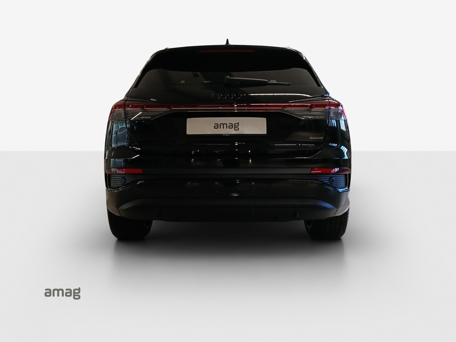 AUDI Q4 e-tron 45 Attraction quattro-showroom-element-3