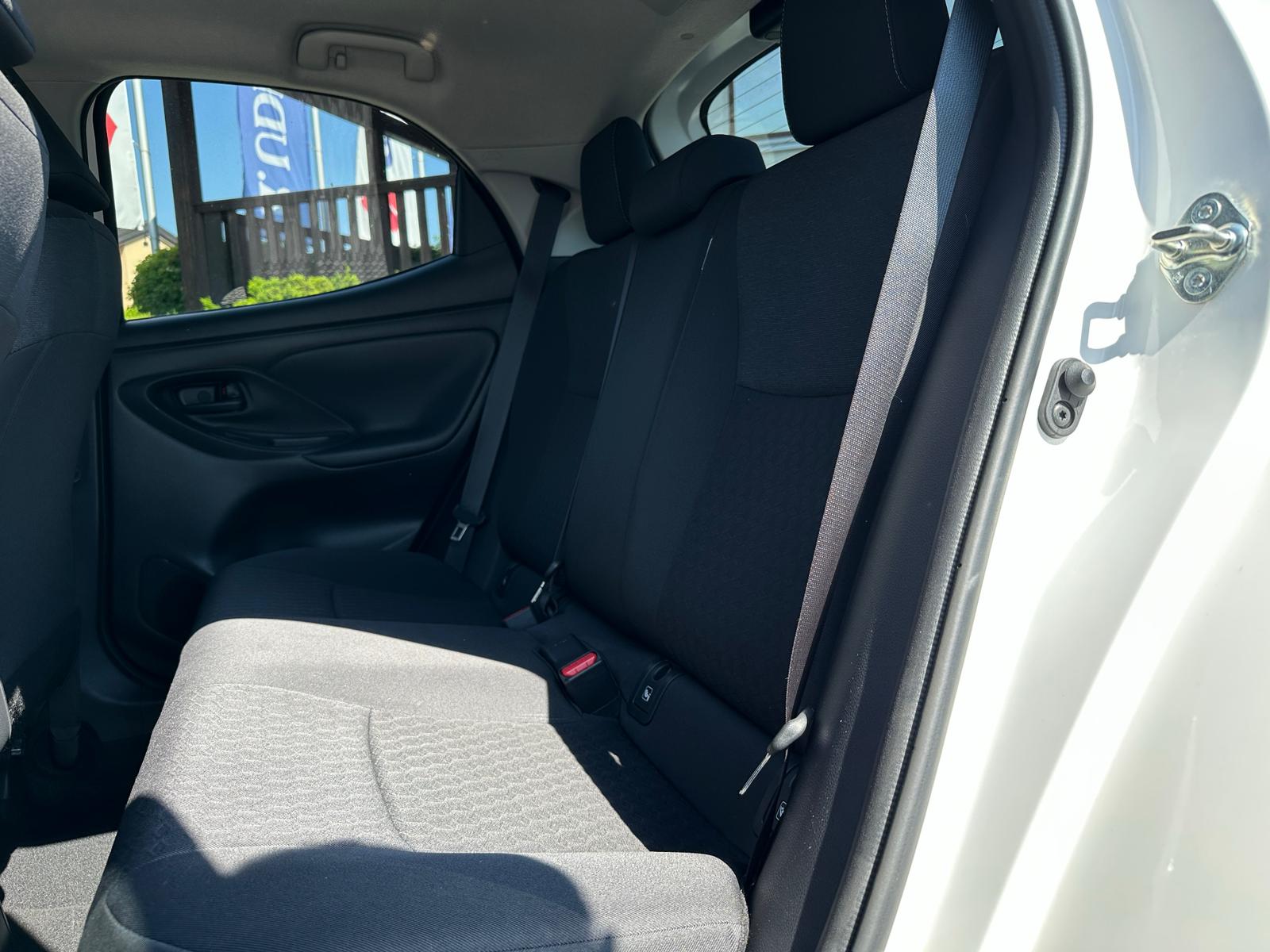 TOYOTA Yaris 1.5 Comfort e-CVT-image-12