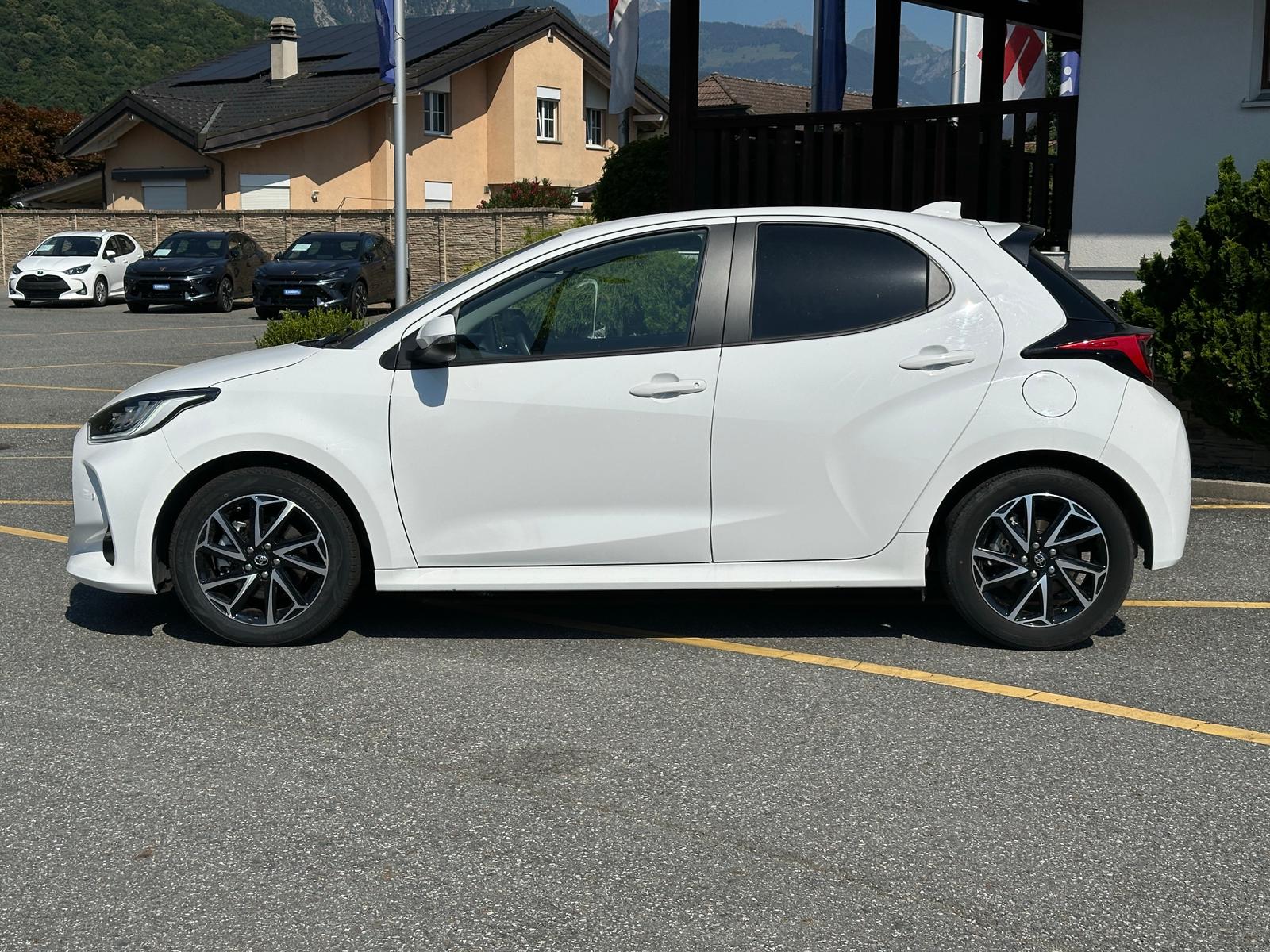 TOYOTA Yaris 1.5 Comfort e-CVT-image-1