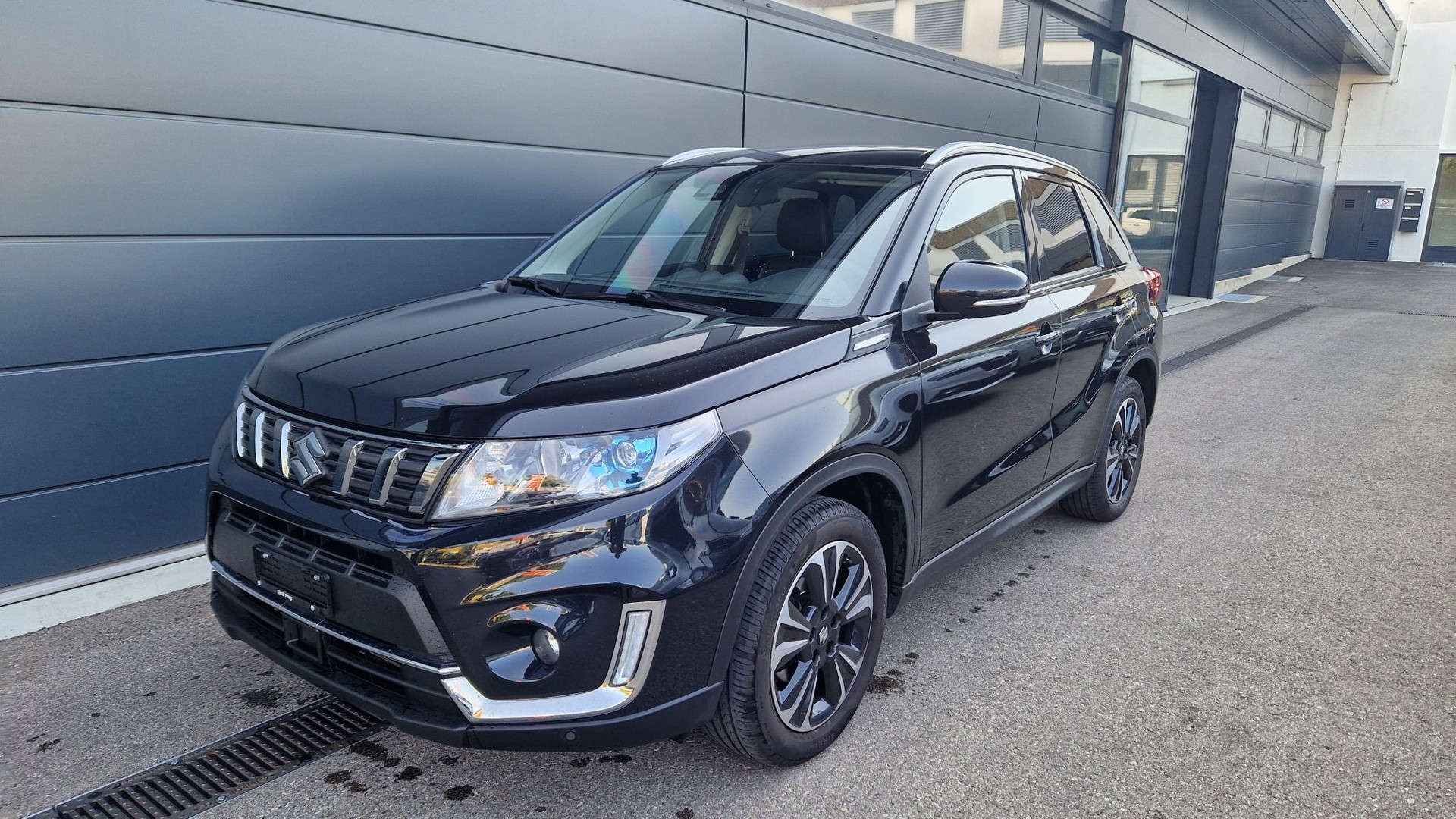SUZUKI Vitara 1.4 Boosterjet Compact Top Automatic-showroom-element-3