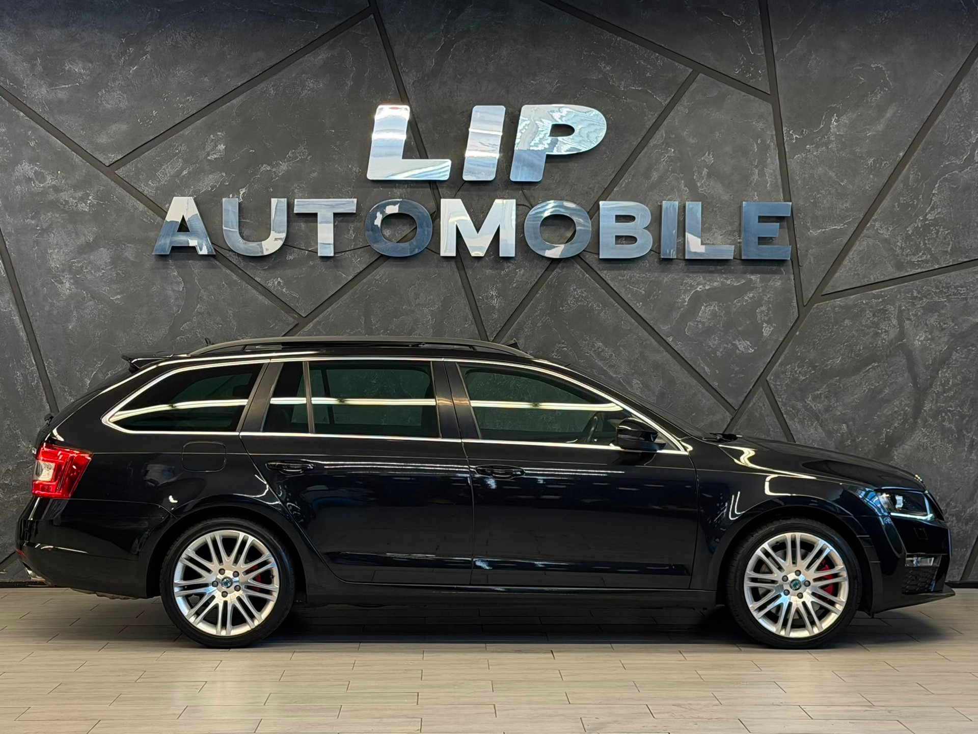 SKODA Octavia Combi 2.0 TSI RS-showroom-element-3