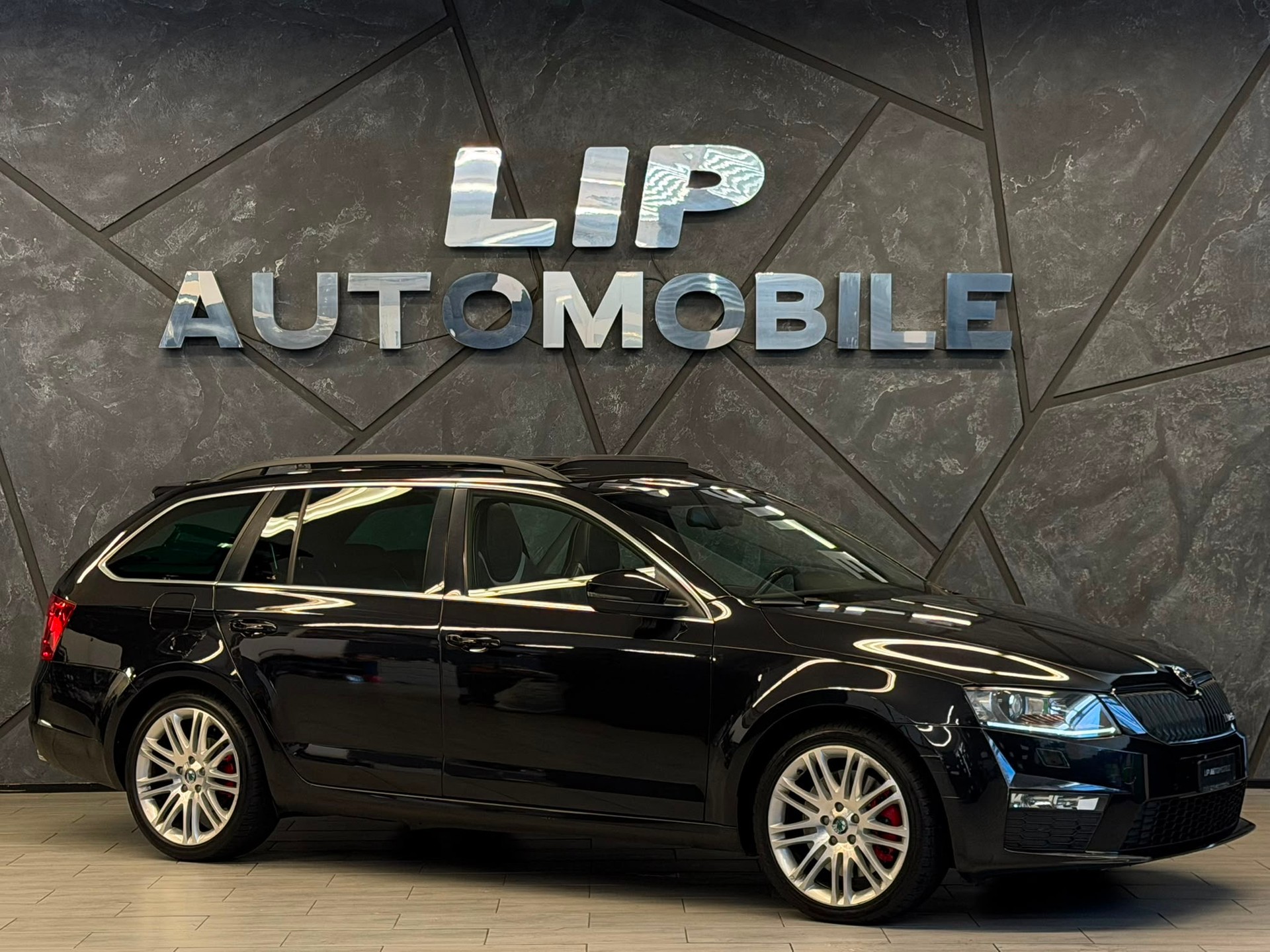 SKODA Octavia Combi 2.0 TSI RS-showroom-element-2