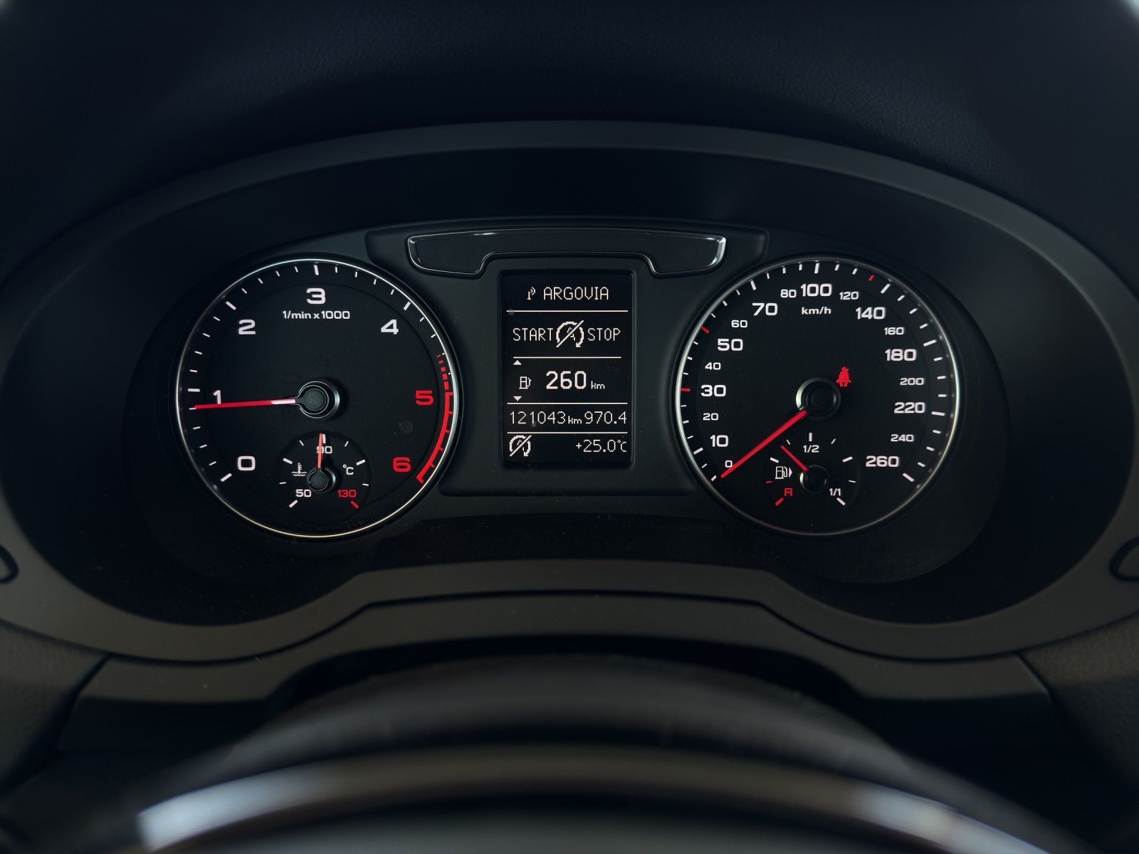 AUDI Q3 2.0 TDI sport quattro S-tronic-image-11