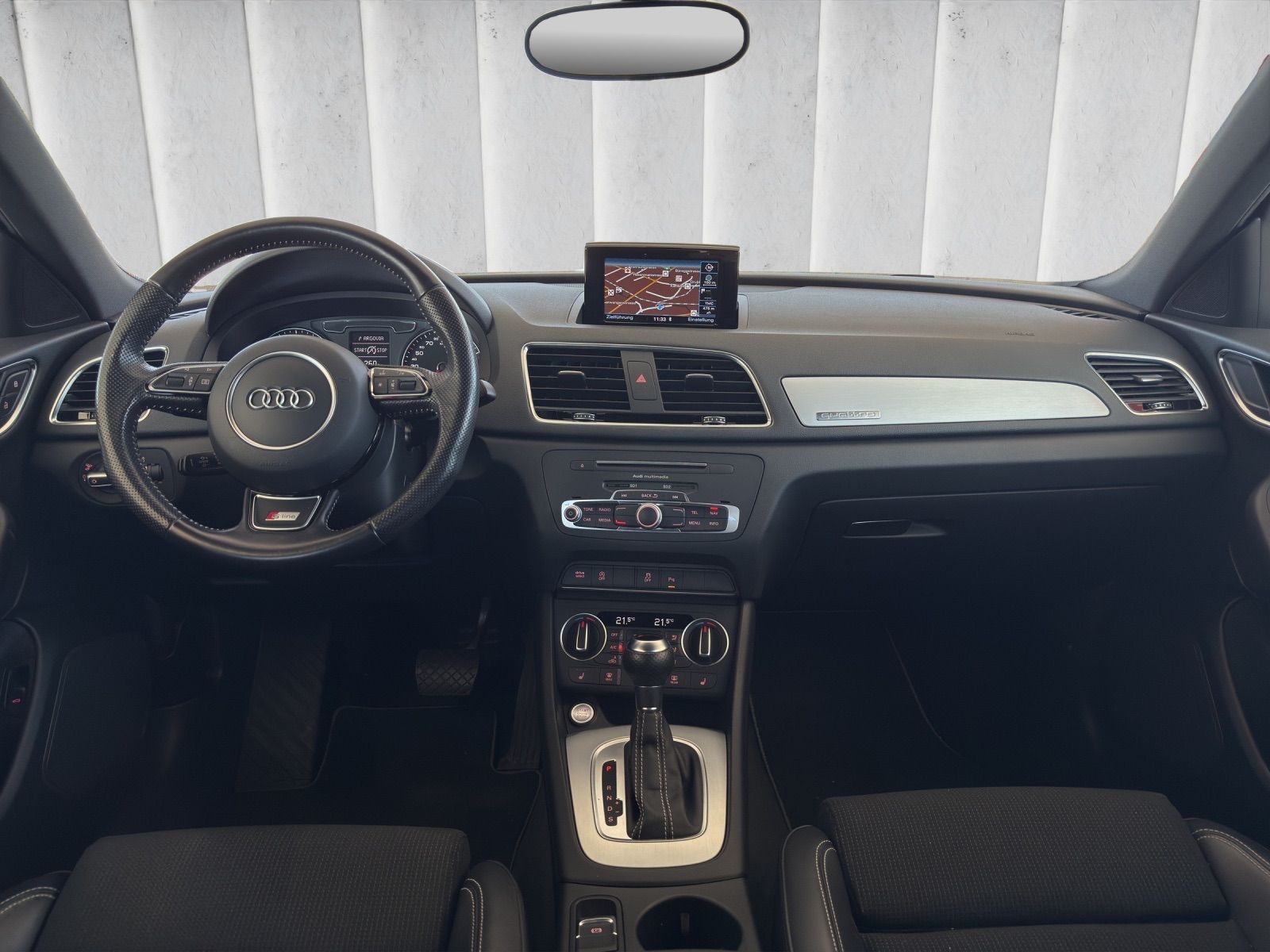 AUDI Q3 2.0 TDI sport quattro S-tronic-image-12