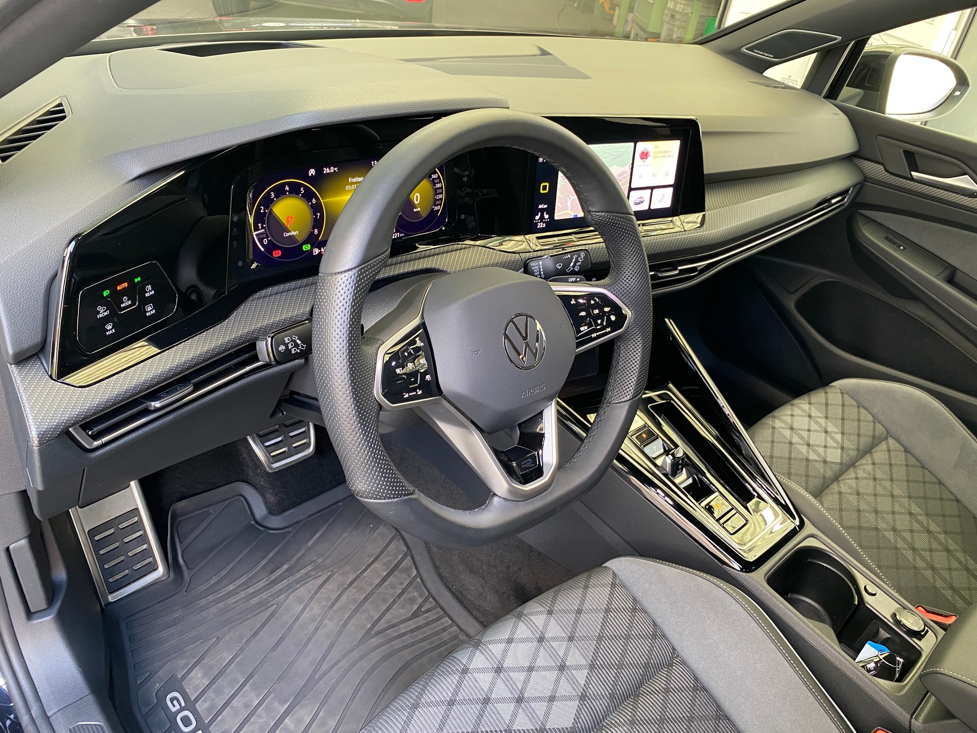 VW Golf 1.5 eTSI mHEV ACT R-Line 75 Edition DSG-image-21