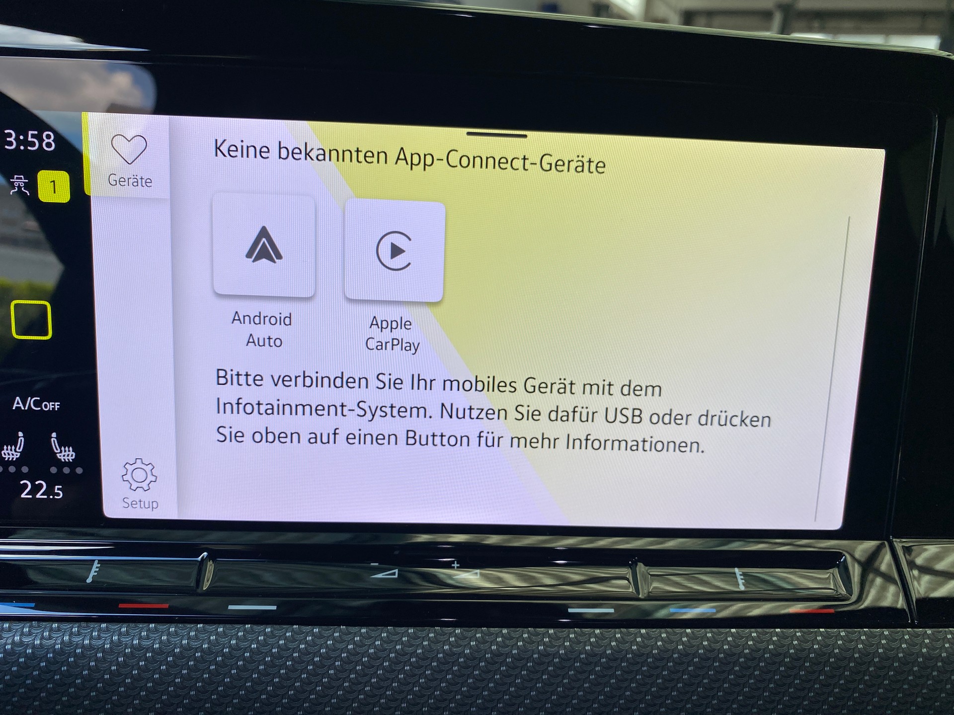 VW Golf 1.5 eTSI mHEV ACT R-Line 75 Edition DSG-image-17