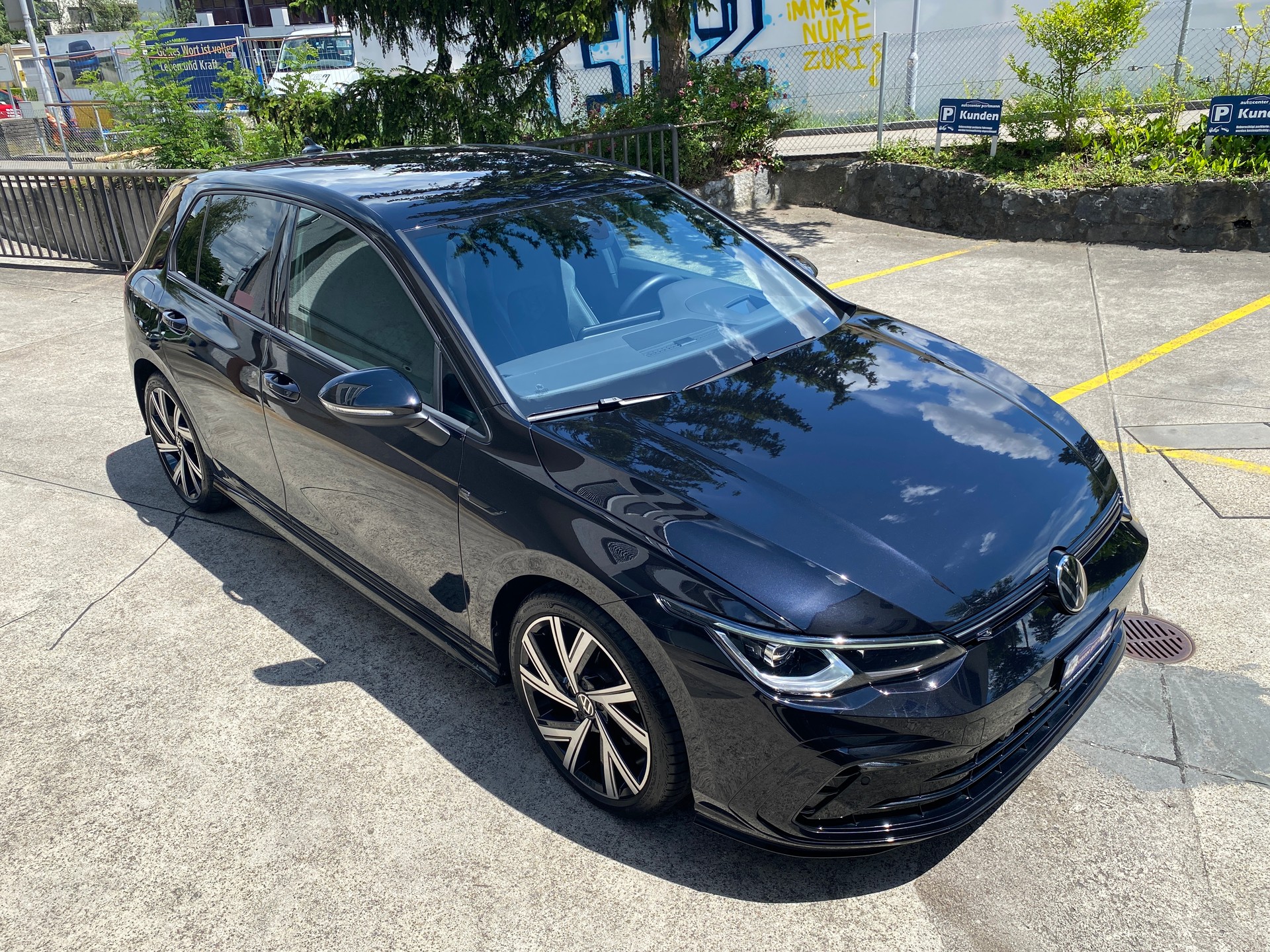 VW Golf 1.5 eTSI mHEV ACT R-Line 75 Edition DSG-showroom-element-3