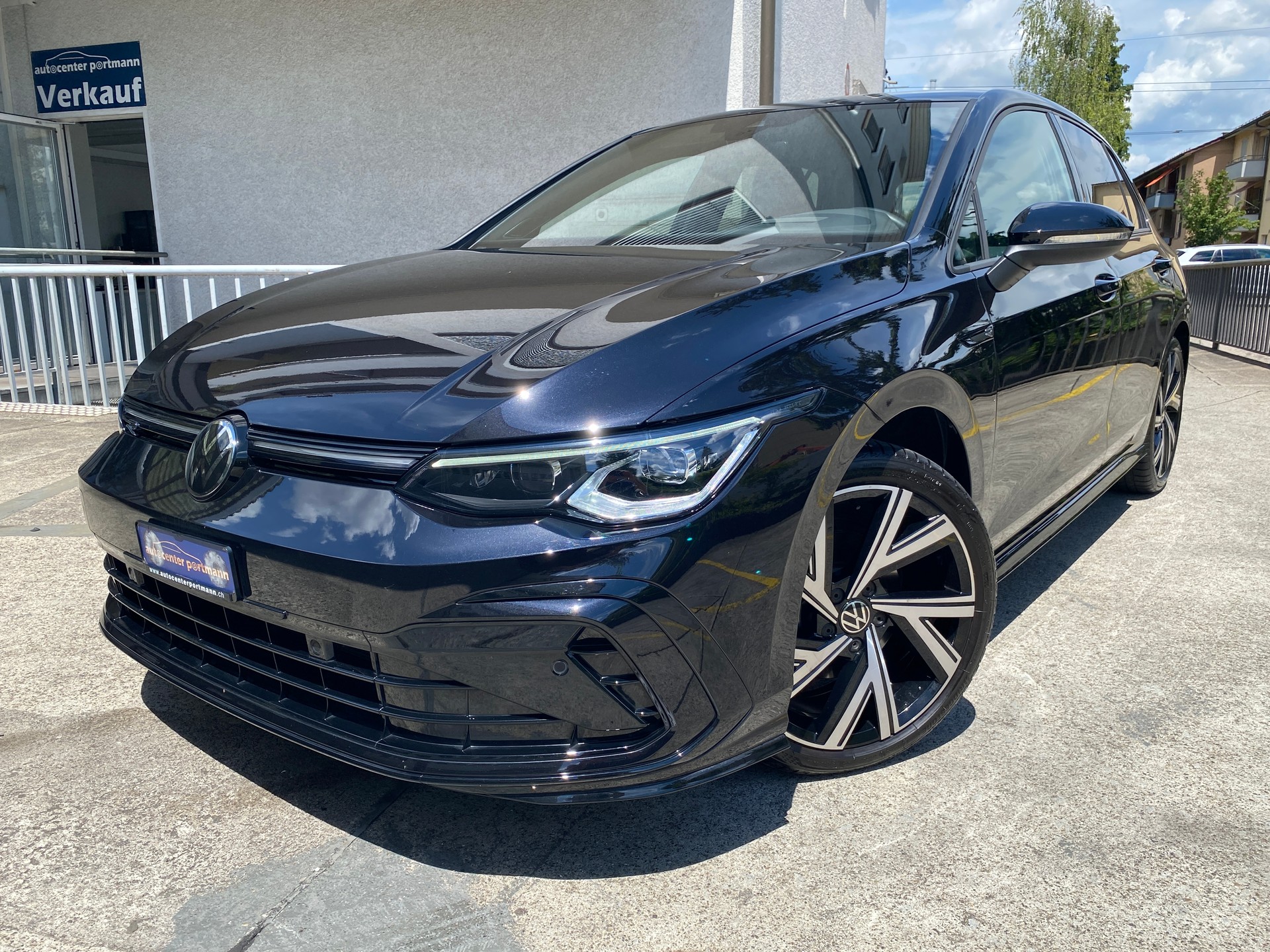 VW Golf 1.5 eTSI mHEV ACT R-Line 75 Edition DSG-showroom-element-2