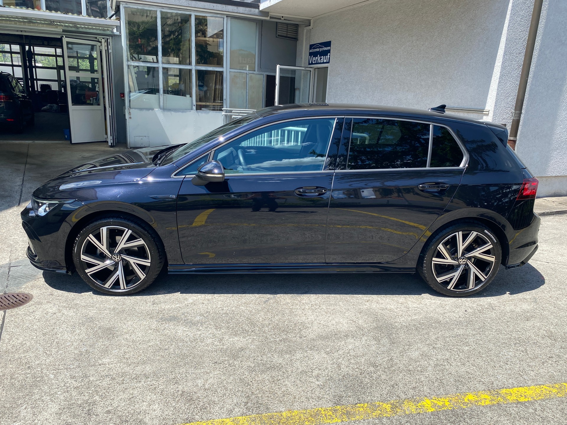 VW Golf 1.5 eTSI mHEV ACT R-Line 75 Edition DSG-image-7