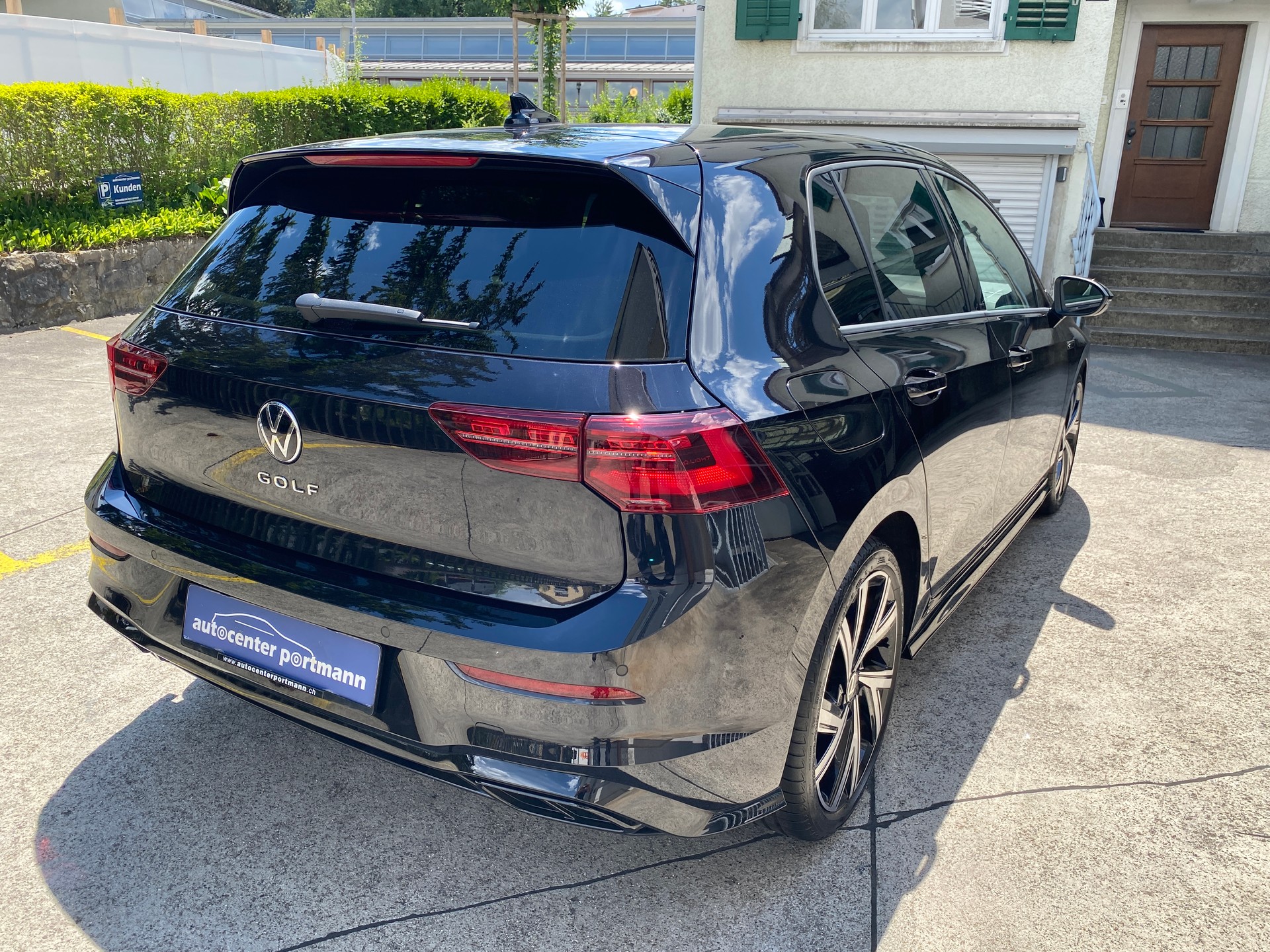 VW Golf 1.5 eTSI mHEV ACT R-Line 75 Edition DSG-image-9