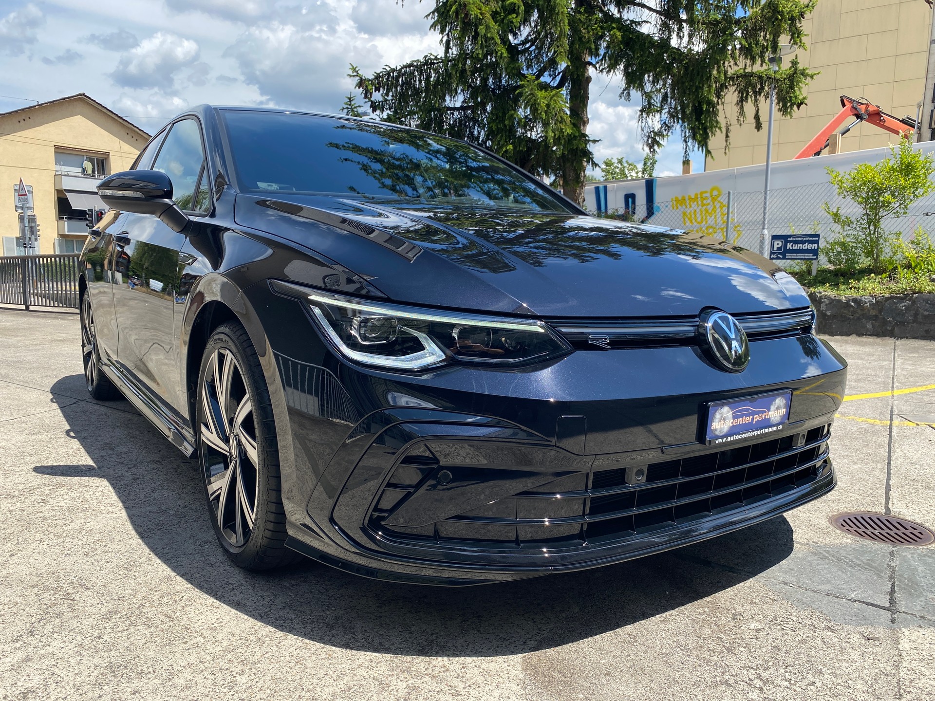 VW Golf 1.5 eTSI mHEV ACT R-Line 75 Edition DSG-showroom-element-1