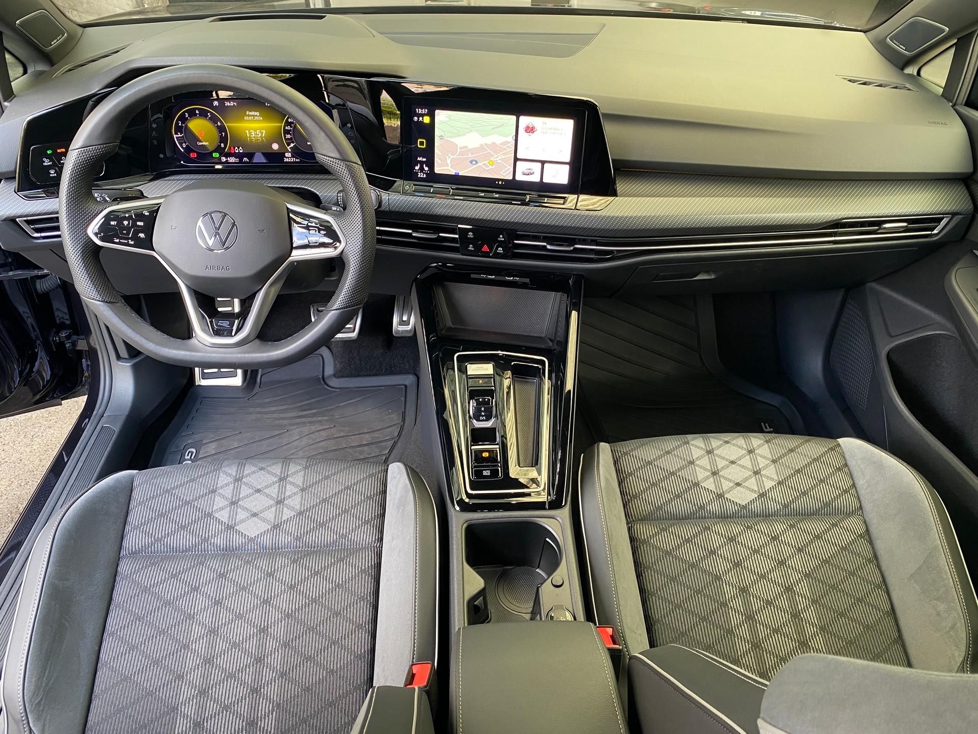 VW Golf 1.5 eTSI mHEV ACT R-Line 75 Edition DSG-image-13
