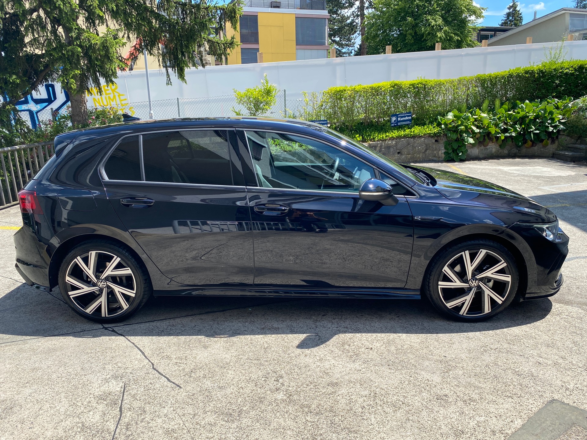 VW Golf 1.5 eTSI mHEV ACT R-Line 75 Edition DSG-image-8