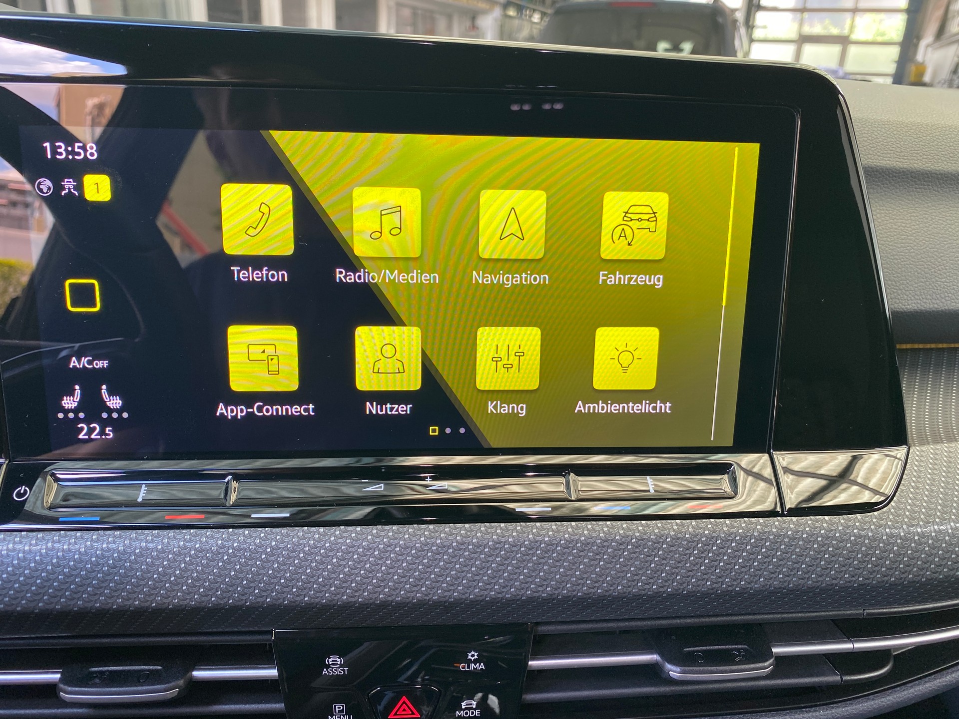 VW Golf 1.5 eTSI mHEV ACT R-Line 75 Edition DSG-image-19