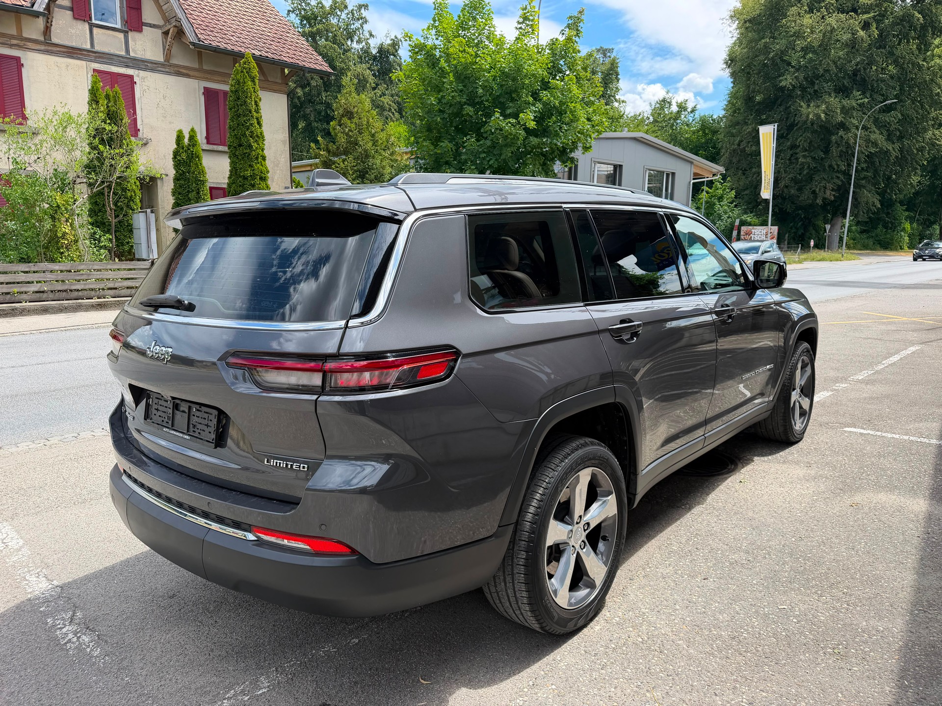 JEEP Limited L-showroom-element-2