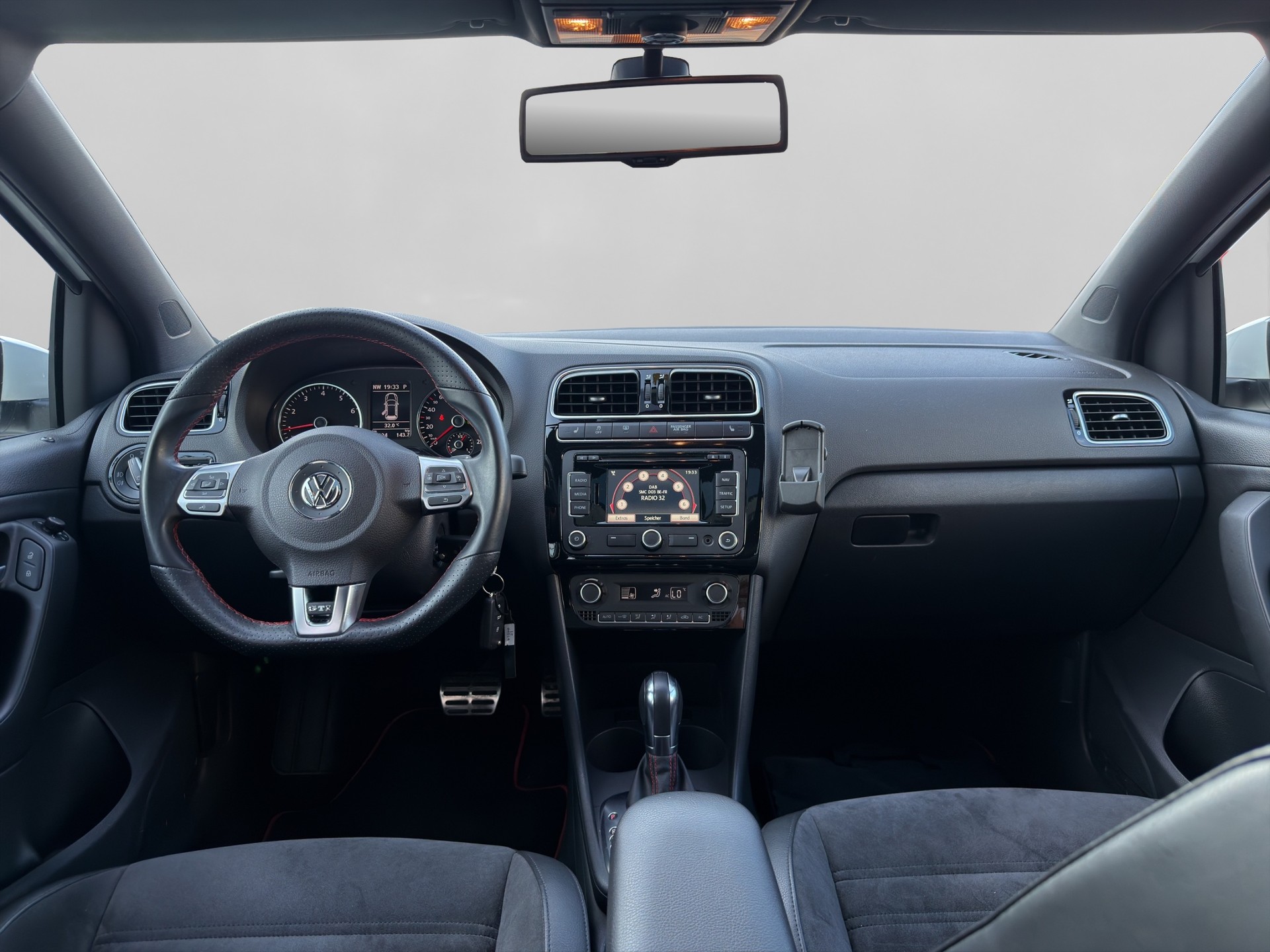 VW Polo 1.4 TSI GTI Carbon Edition DSG-image-10