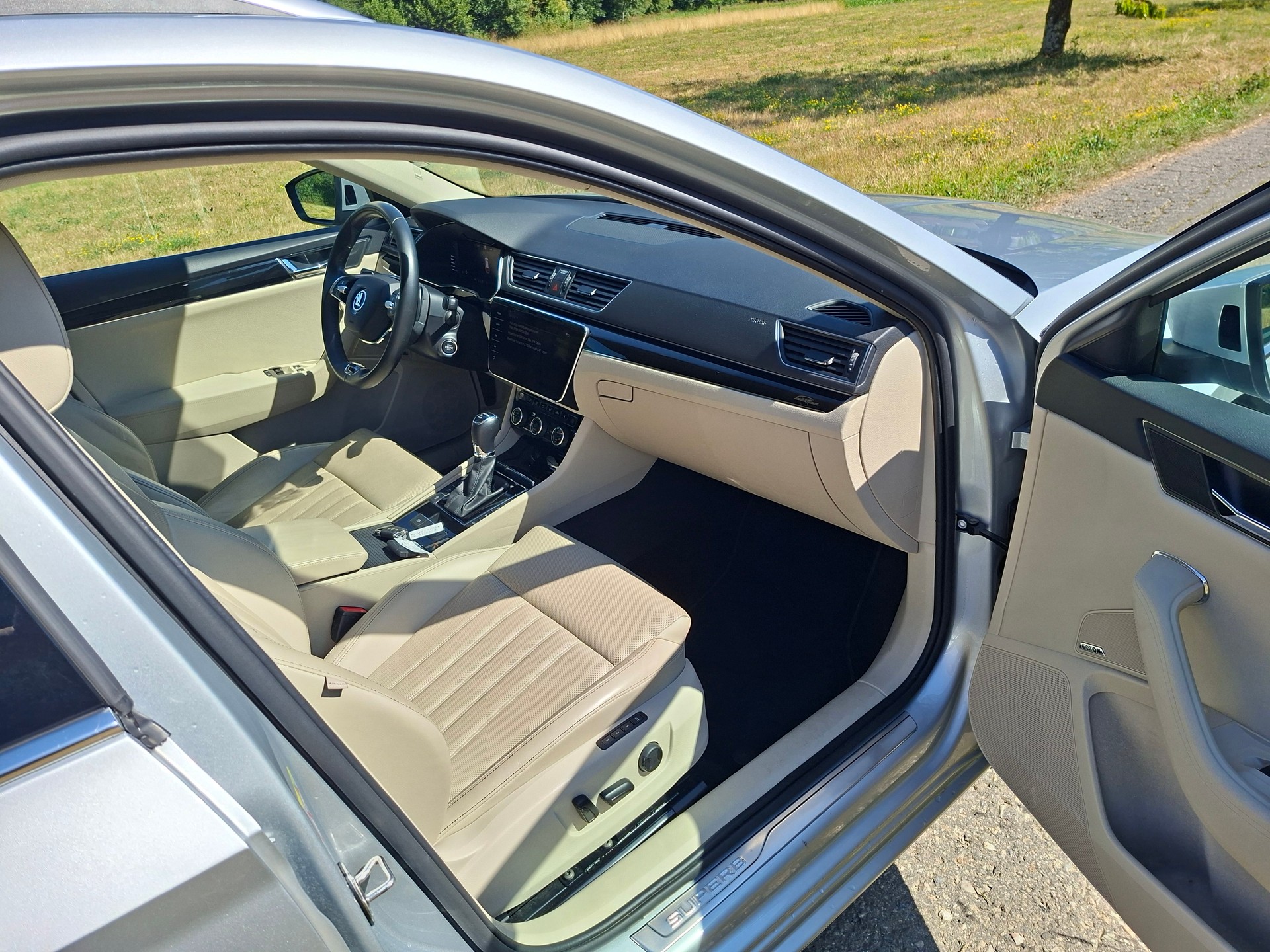 SKODA Superb Combi 2.0 TDi L&K 4x4 DSG-image-16