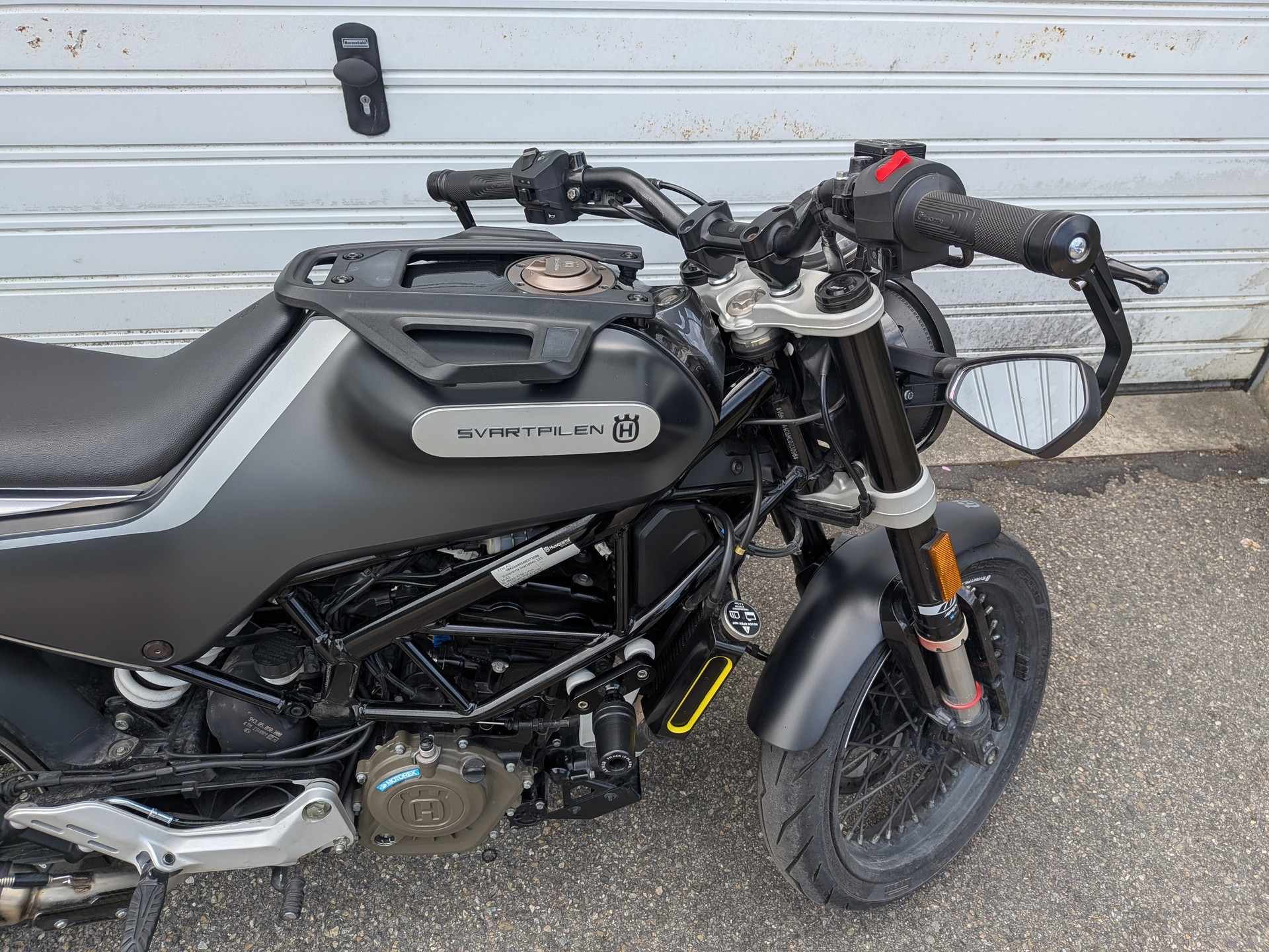 HUSQVARNA Svartpilen 125-image-2