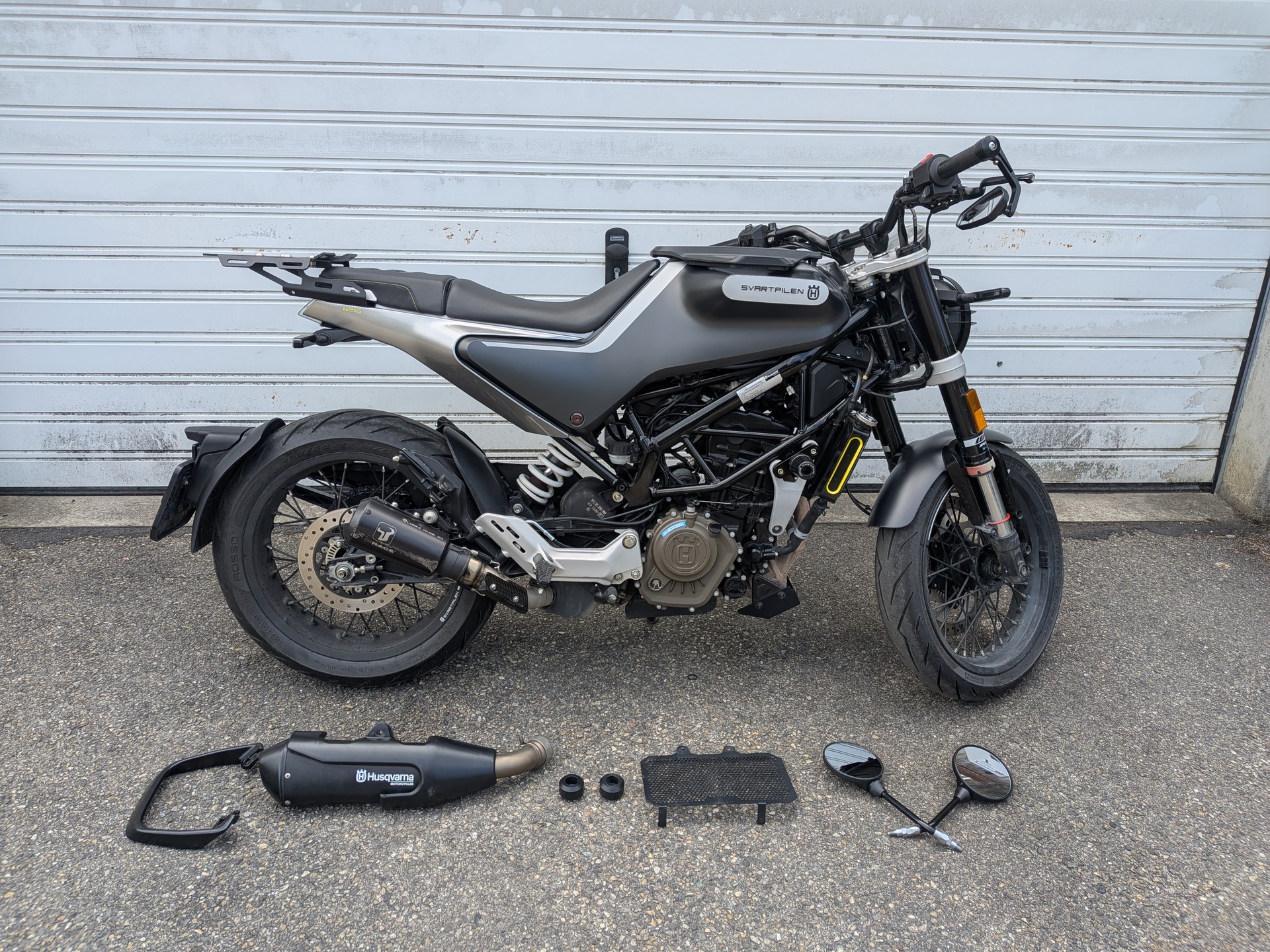 HUSQVARNA Svartpilen 125-image-0