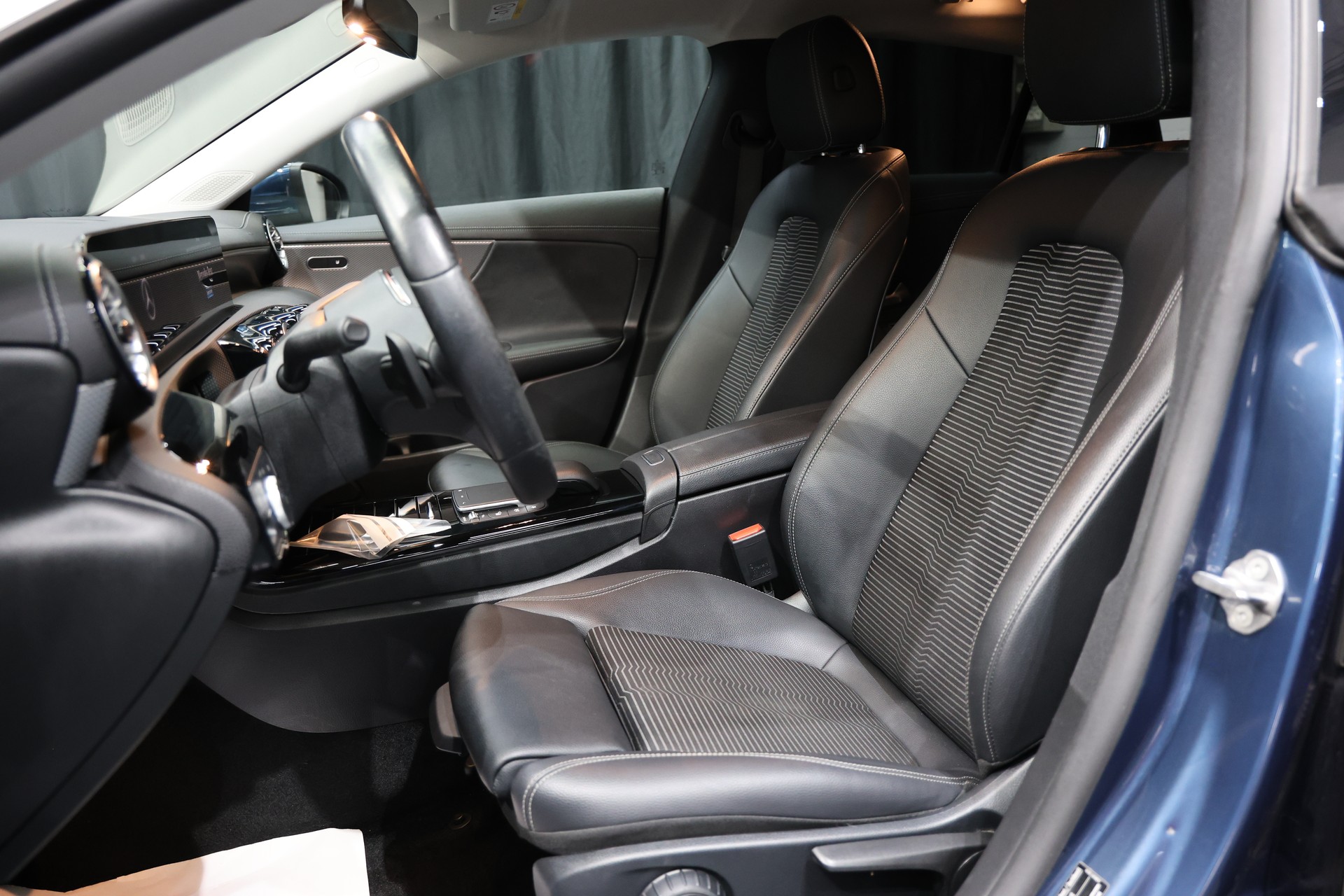 MERCEDES-BENZ CLA Shooting Brake 200 Progressive 7G-DCT-showroom-element-3