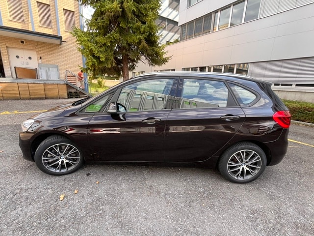 BMW 225i xDrive Active Tourer Steptronic Luxury Line-showroom-element-2