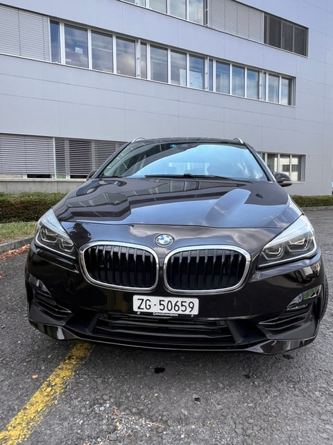 BMW 225i xDrive Active Tourer Steptronic Luxury Line-showroom-element-1