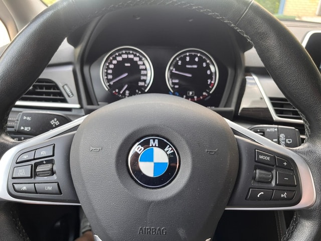 BMW 225i xDrive Active Tourer Steptronic Luxury Line-image-14