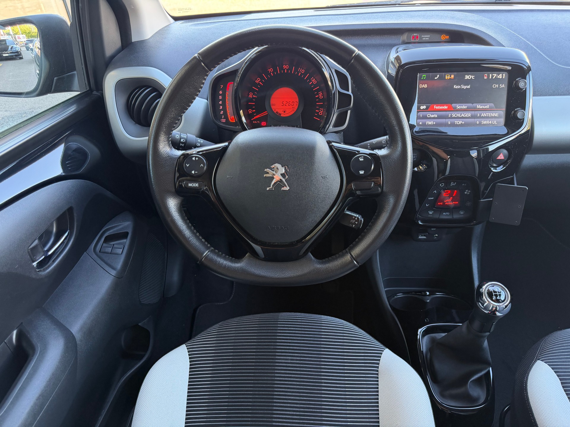 PEUGEOT 108 1.2 VTi Allure Top-image-15
