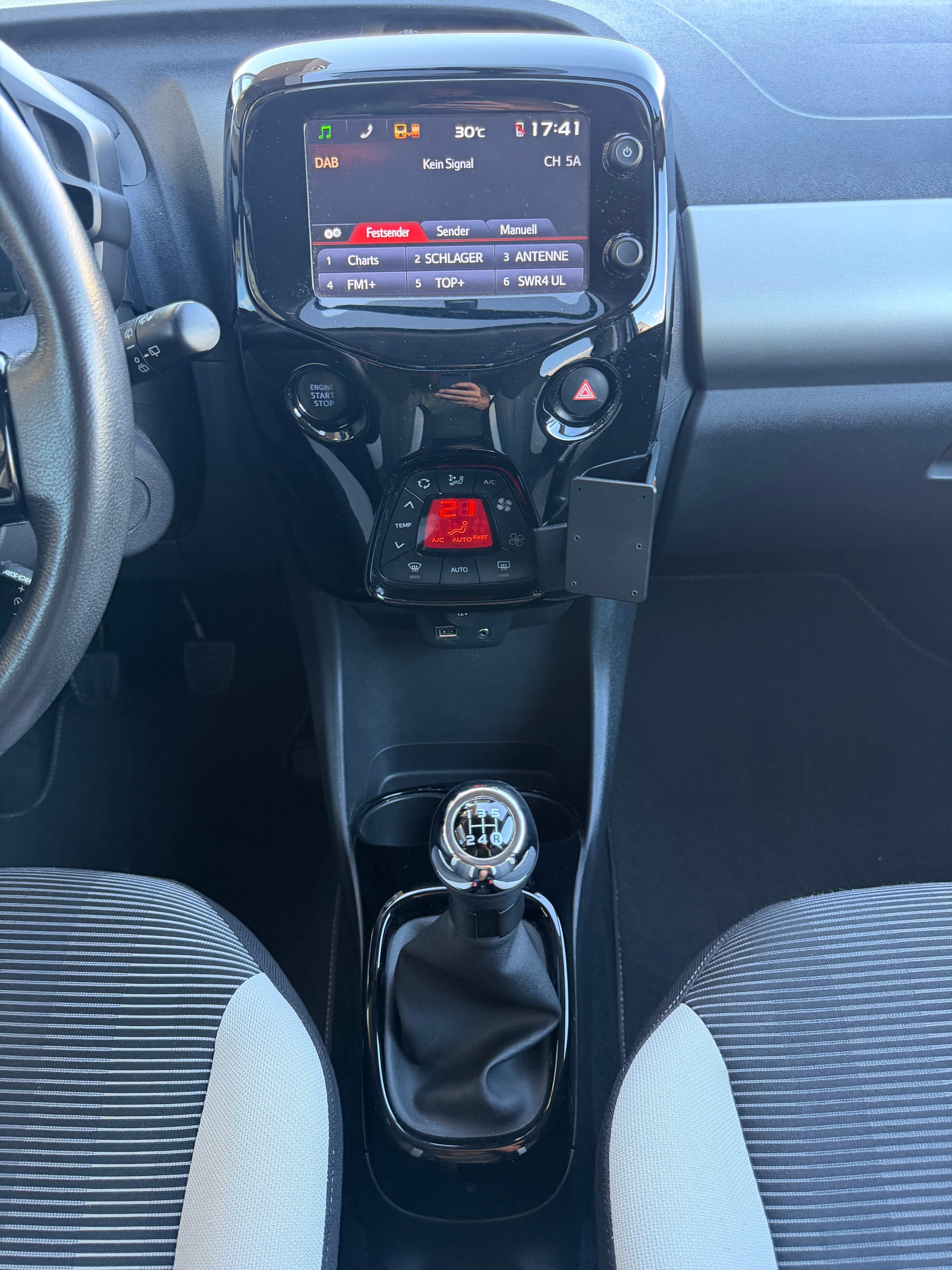 PEUGEOT 108 1.2 VTi Allure Top-image-18