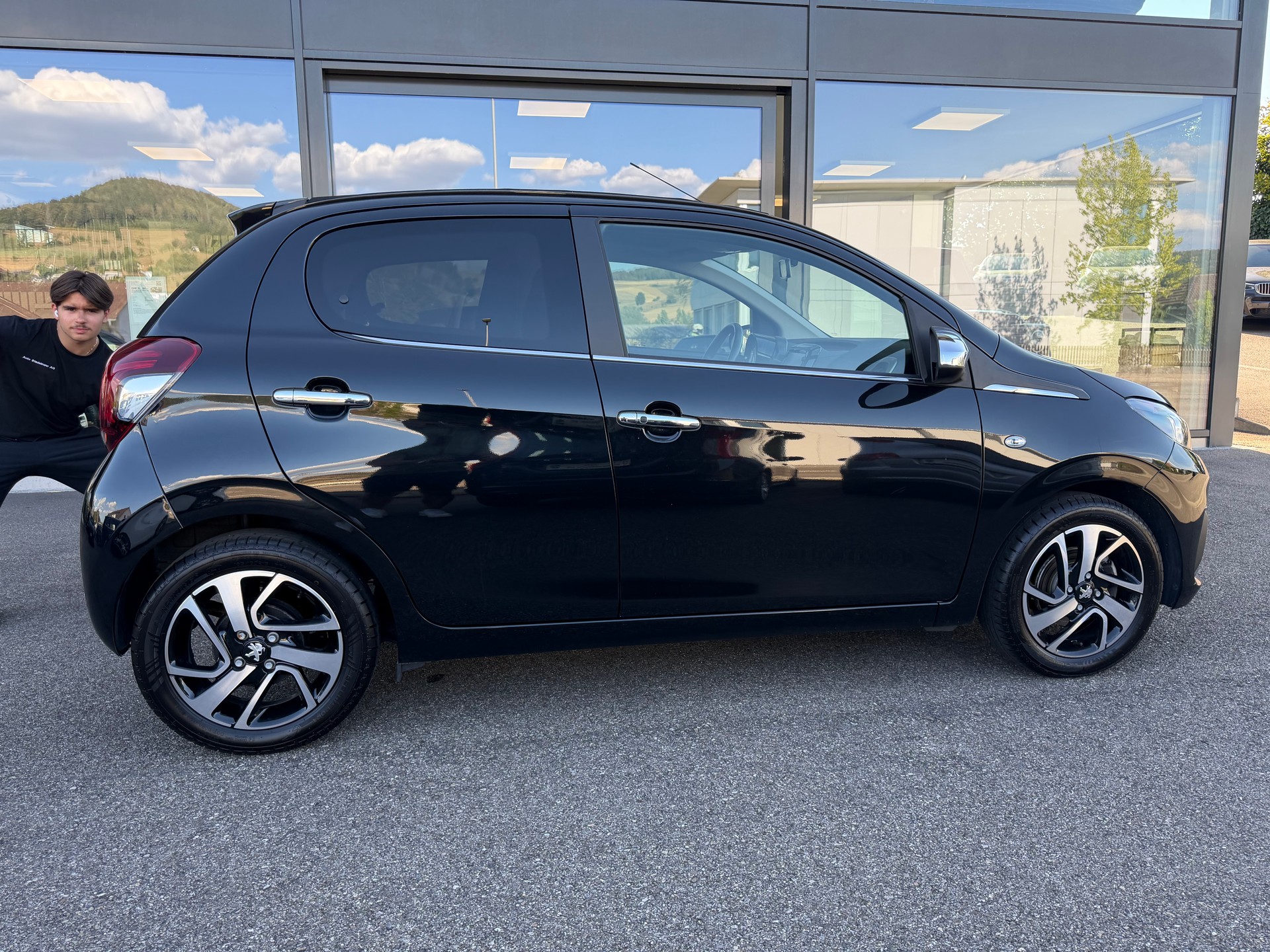 PEUGEOT 108 1.2 VTi Allure Top-showroom-element-1