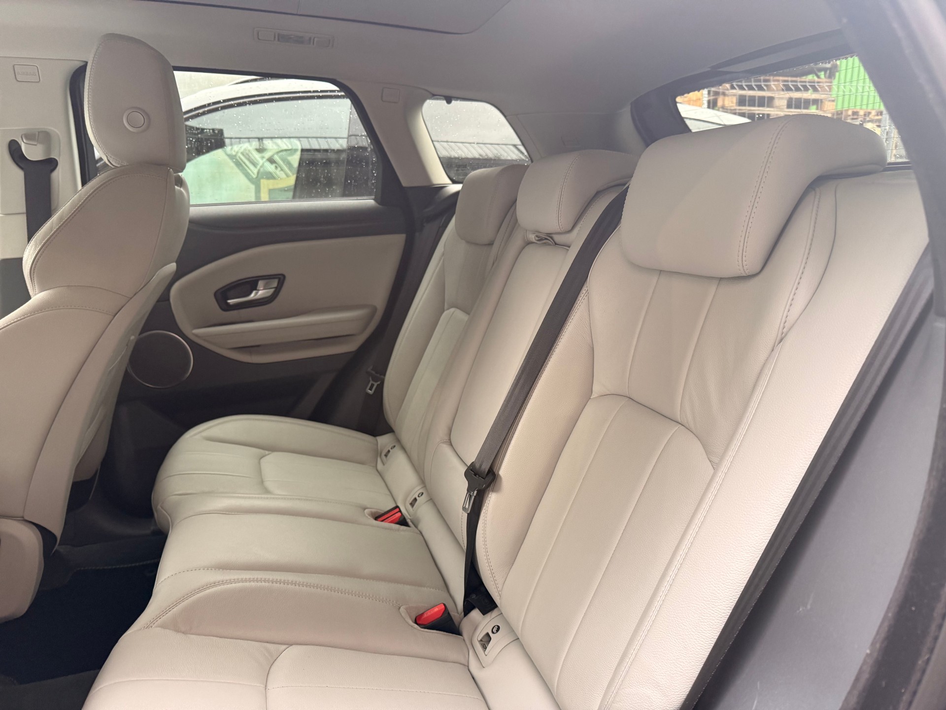 LAND ROVER Range Rover Evoque 2.0 TD4 SE Dynamic AT9-image-10