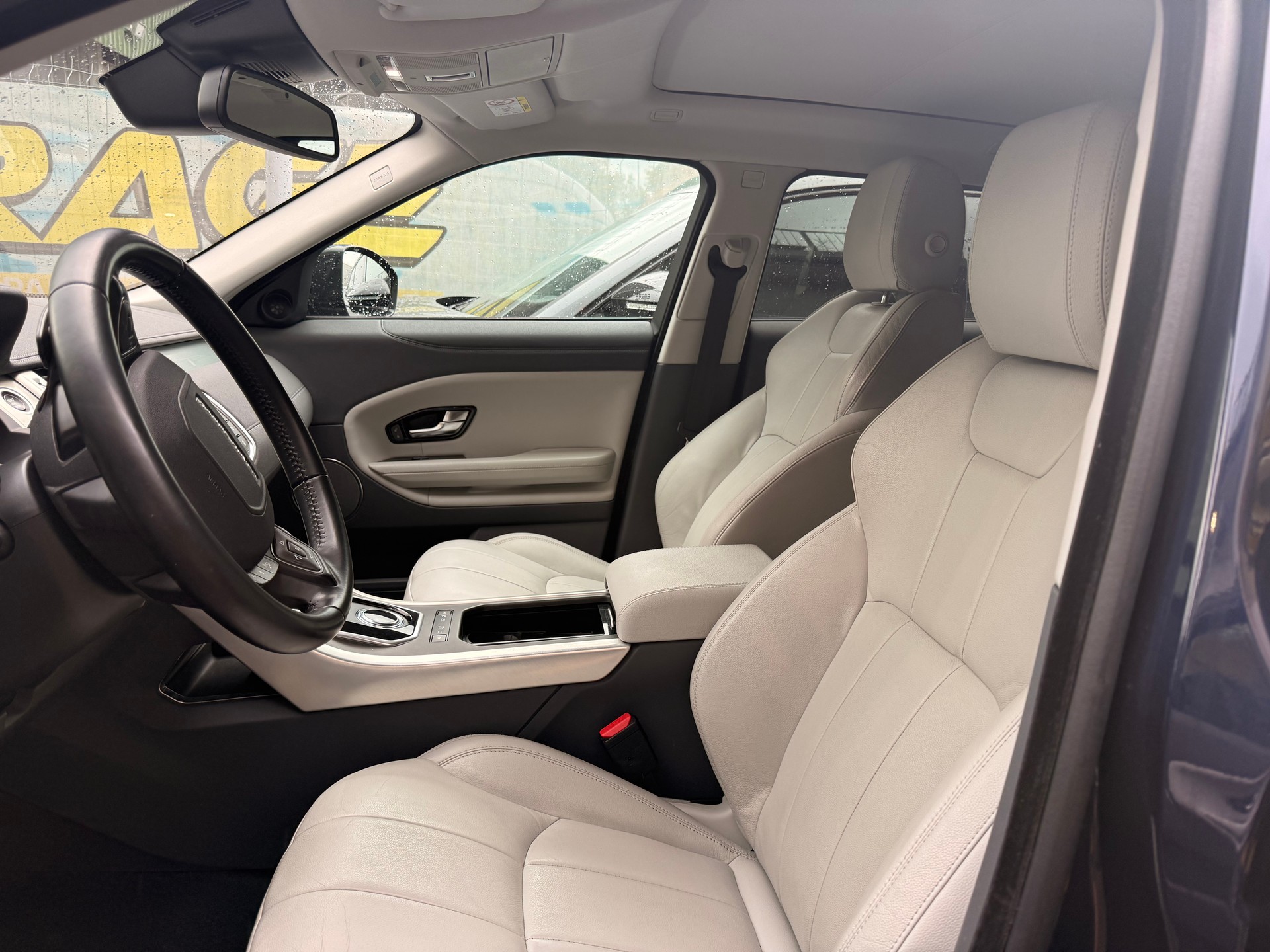 LAND ROVER Range Rover Evoque 2.0 TD4 SE Dynamic AT9-image-7