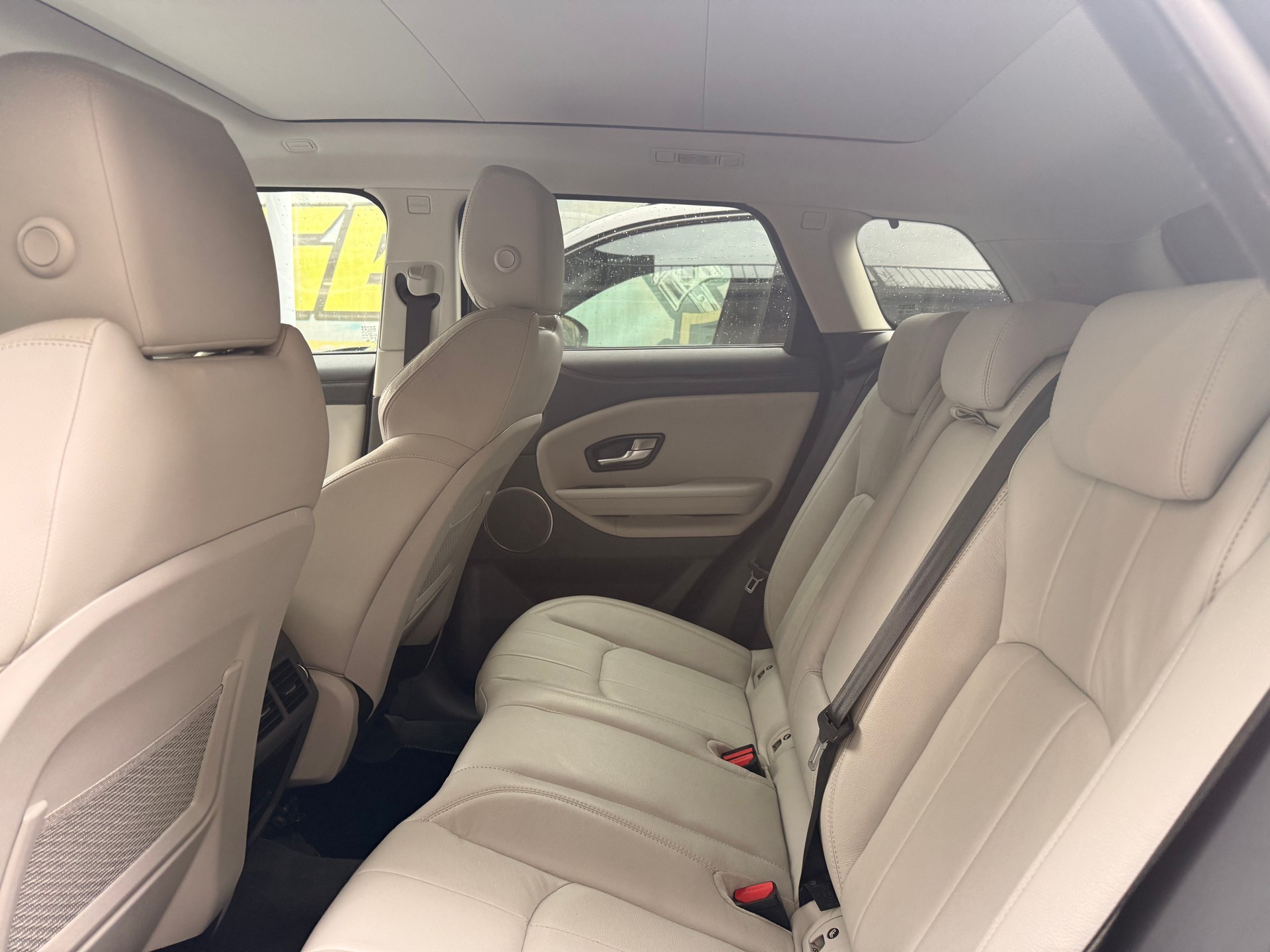 LAND ROVER Range Rover Evoque 2.0 TD4 SE Dynamic AT9-image-9