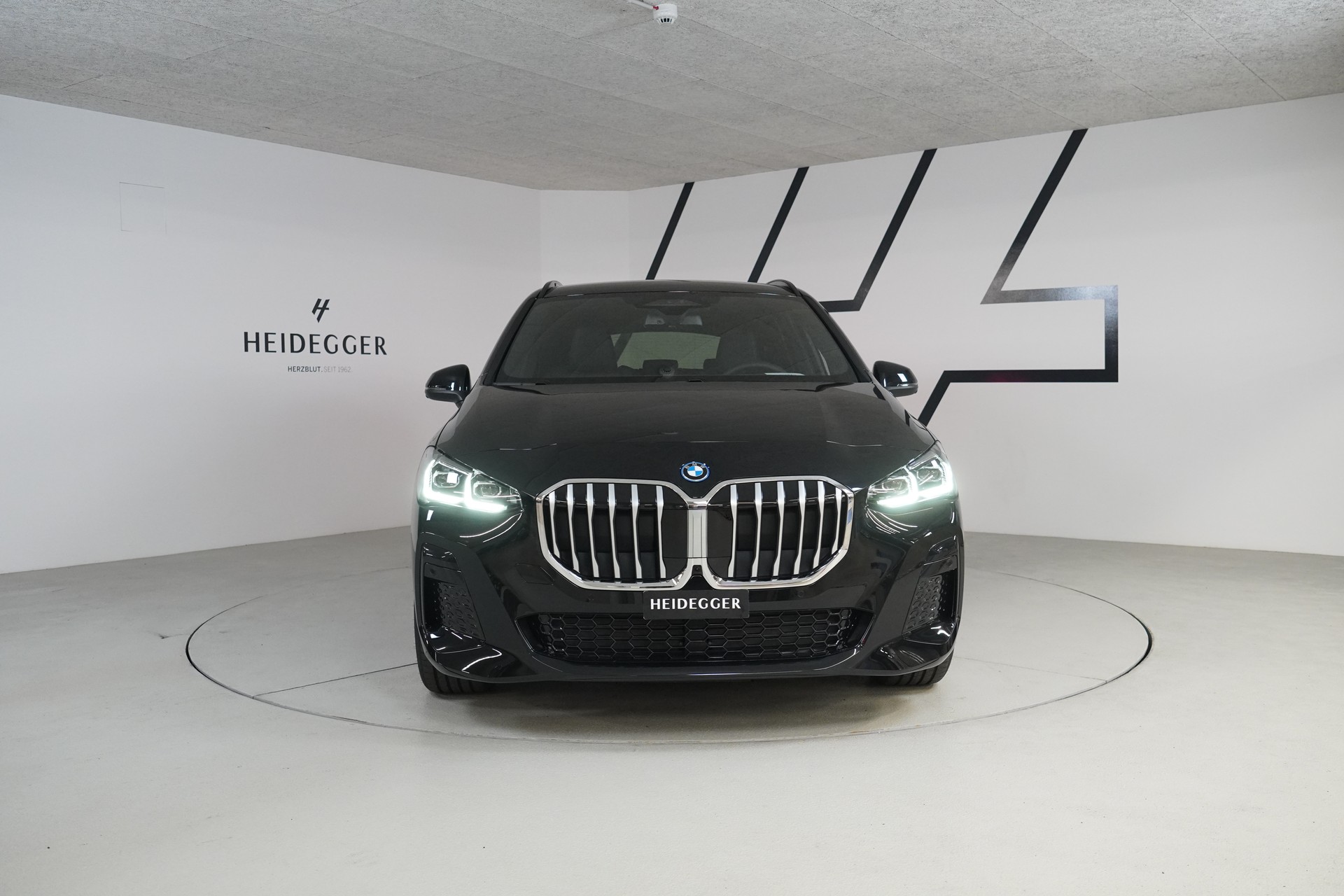 BMW 230e xDrive Active Tourer M Sport-showroom-element-1