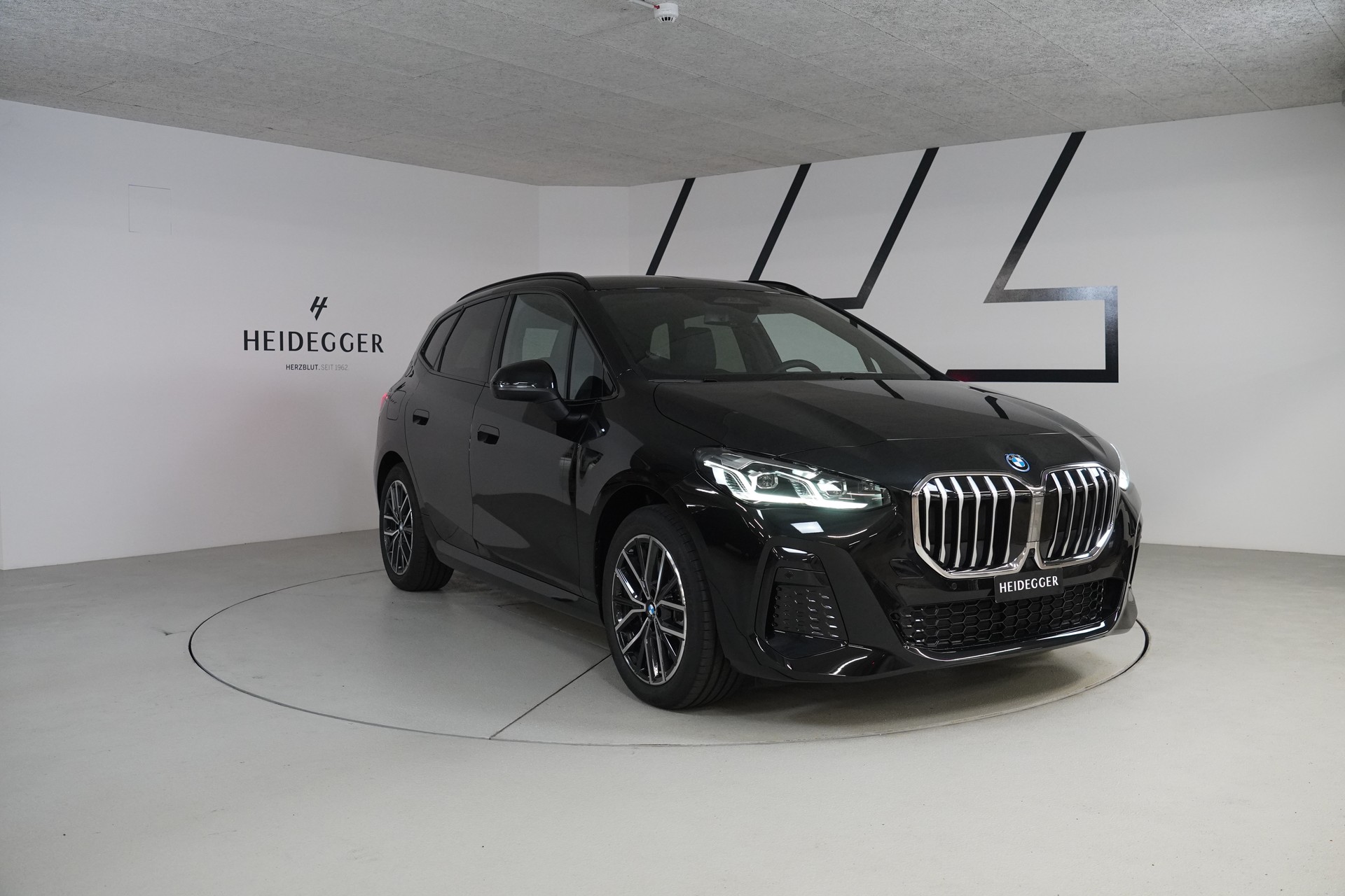 BMW 230e xDrive Active Tourer M Sport-showroom-element-2
