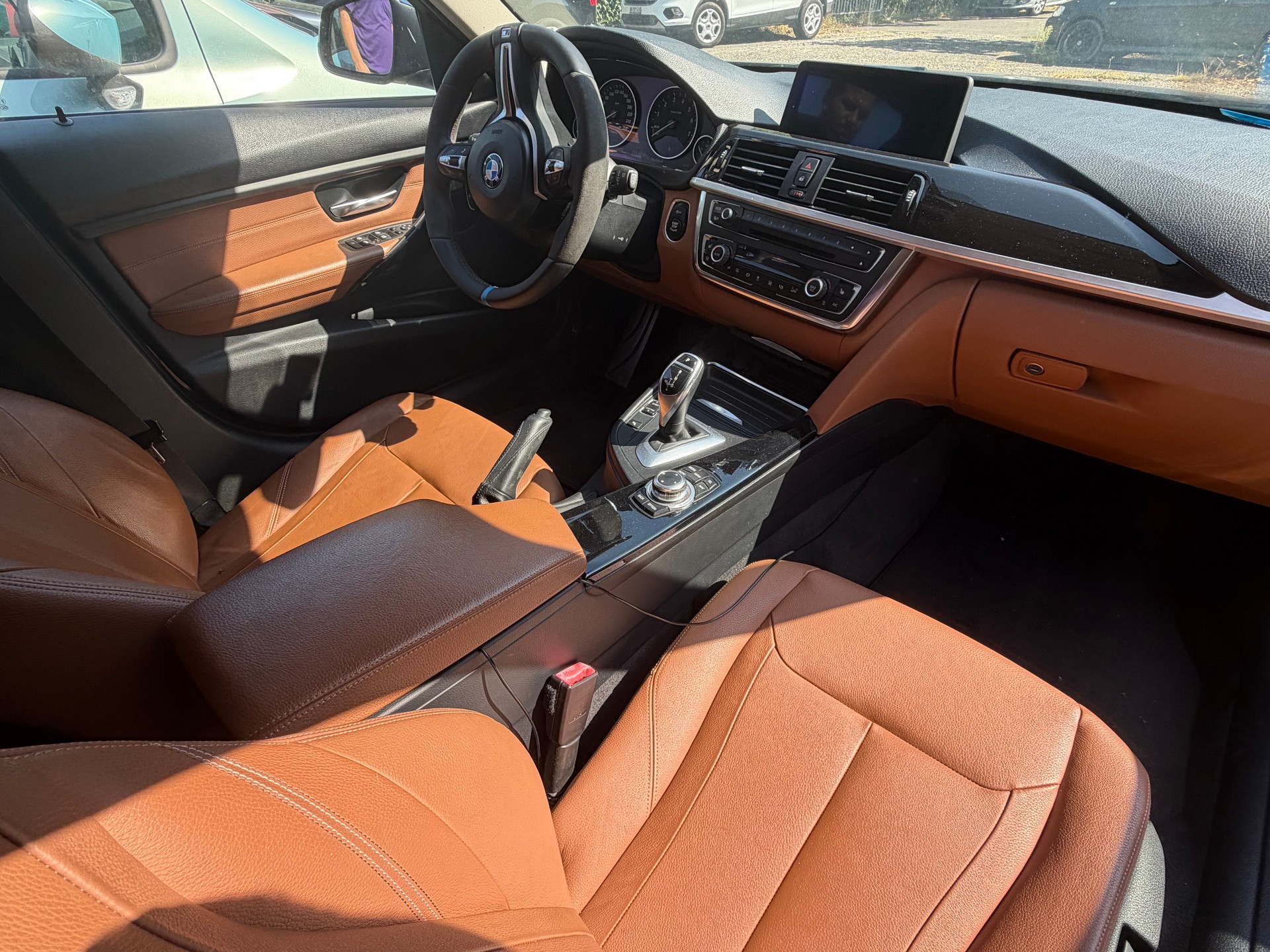 BMW 320i xDrive Luxury Line Steptronic-image-5