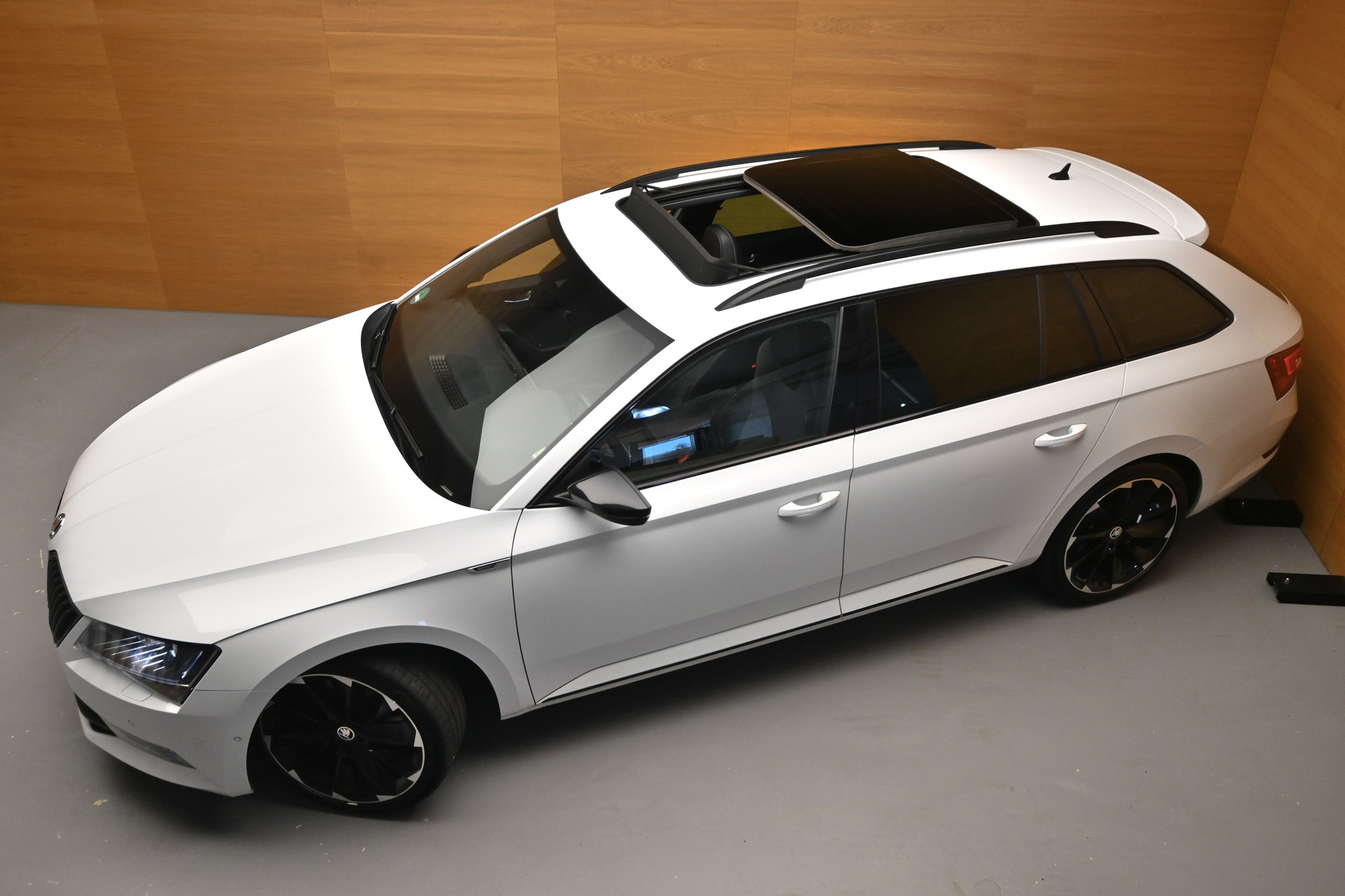 SKODA Superb Combi 2.0 TSI SportLine+ 4x4 DSG-showroom-element-1