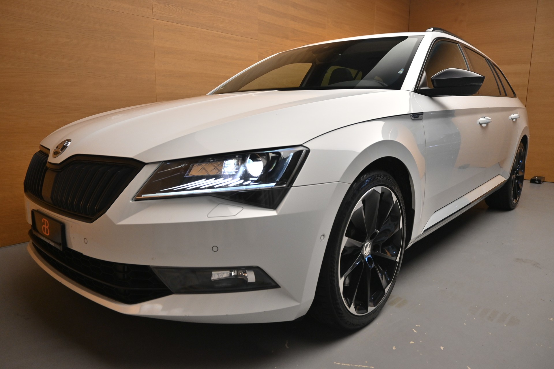 SKODA Superb Combi 2.0 TSI SportLine+ 4x4 DSG-showroom-element-2