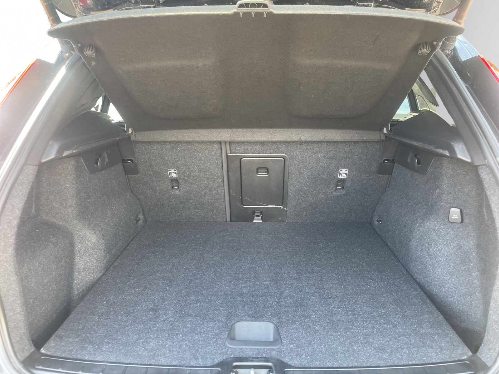 VOLVO XC40 T5 TwE R-Design DCT-image-18