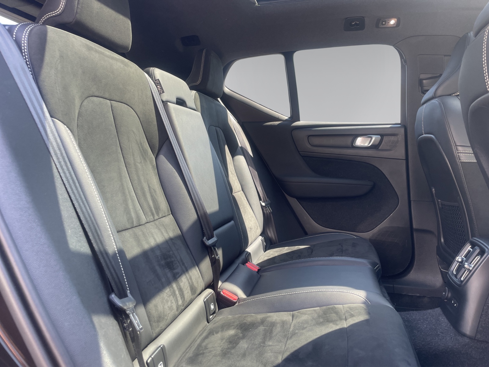 VOLVO XC40 T5 TwE R-Design DCT-image-17