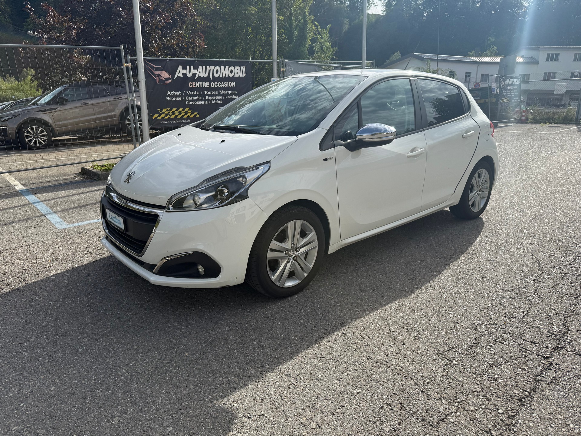PEUGEOT 208 1.2 PureTech Style-showroom-element-2