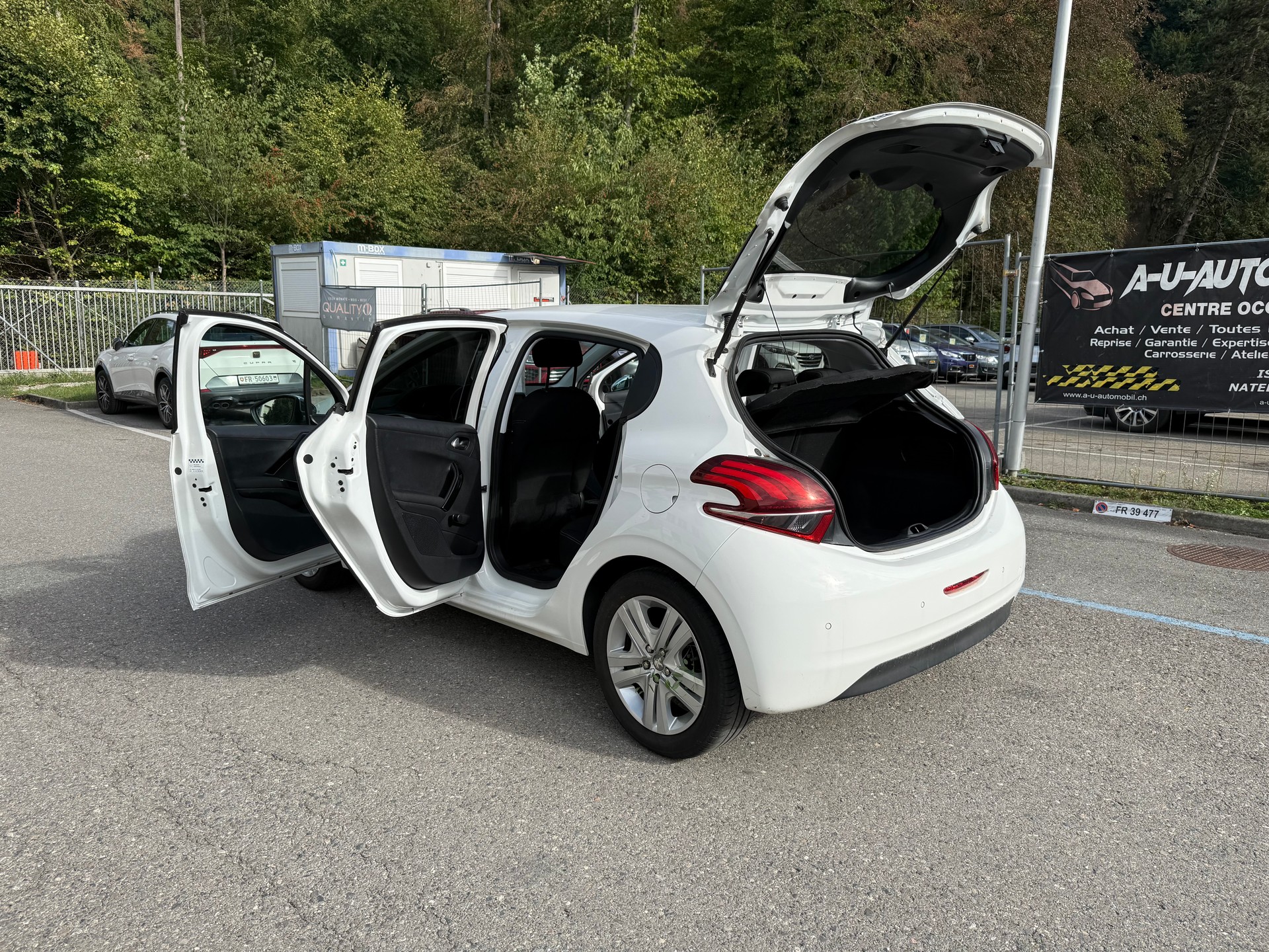 PEUGEOT 208 1.2 PureTech Style-image-17