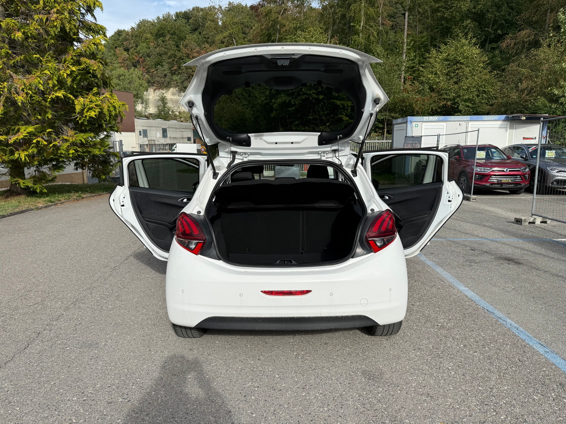 PEUGEOT 208 1.2 PureTech Style-image-18