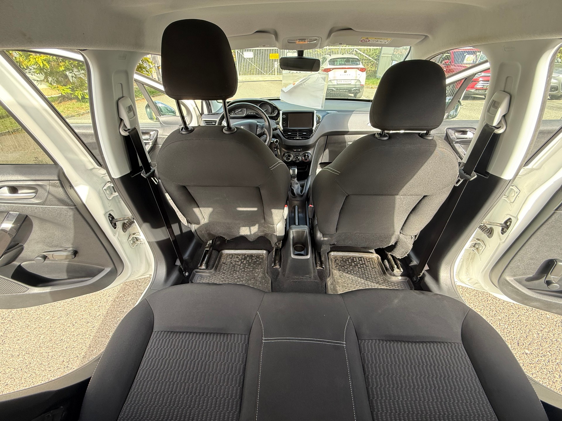 PEUGEOT 208 1.2 PureTech Style-image-22