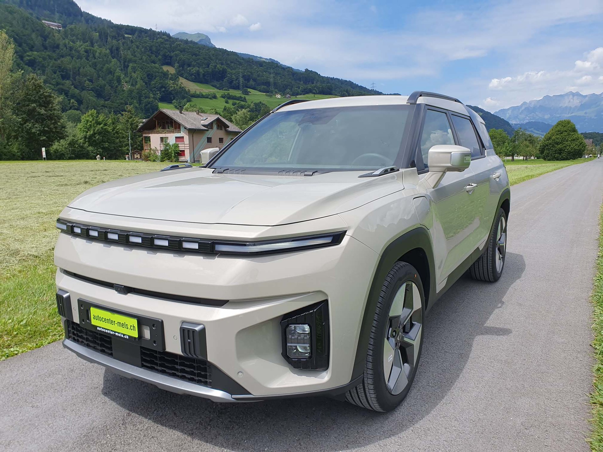 KGM-SsangYong Torres EVX Titanium Luxury-image-2