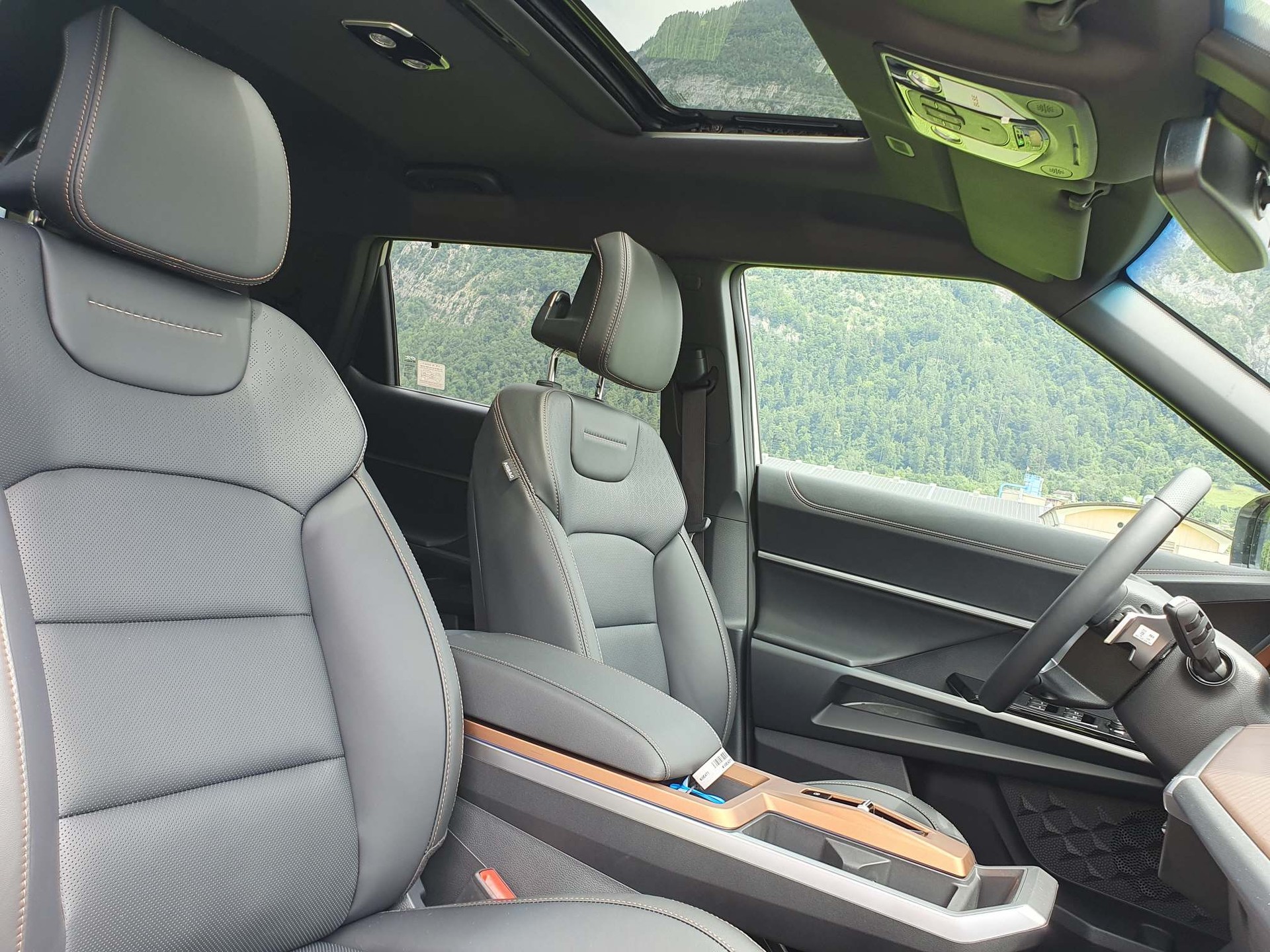 KGM-SsangYong Torres EVX Titanium Luxury-image-8